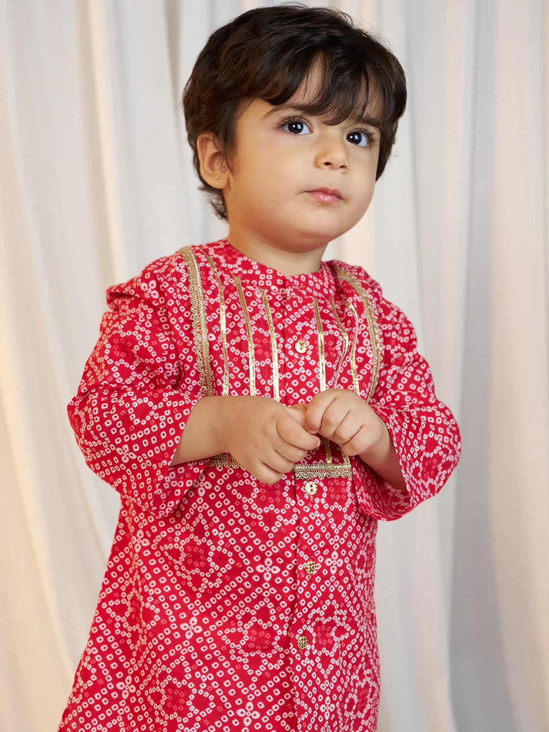 Boys Red Cotton Bandhani Kurta Pyjama Set with Digital Print - Image 2