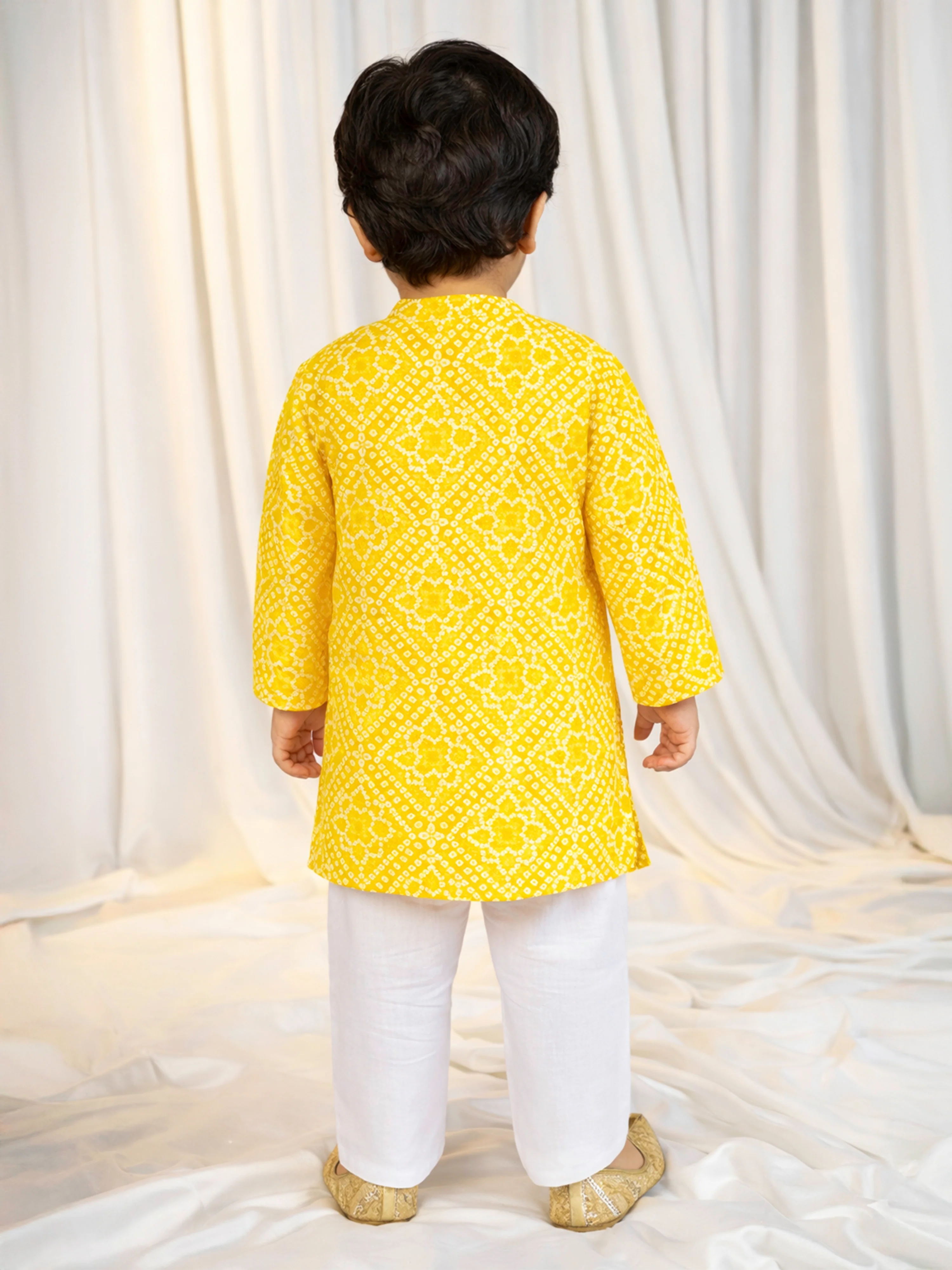 Boys Yellow Cotton Bandhani Kurta with White Pyjama Set Digital Print - Image 4