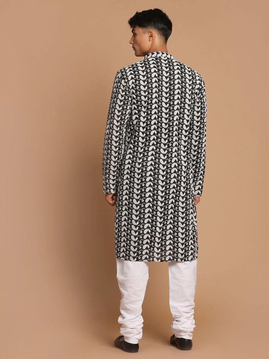 Men's Black Pure Cotton Chikankari Kurta Pyjama Set - Image 3