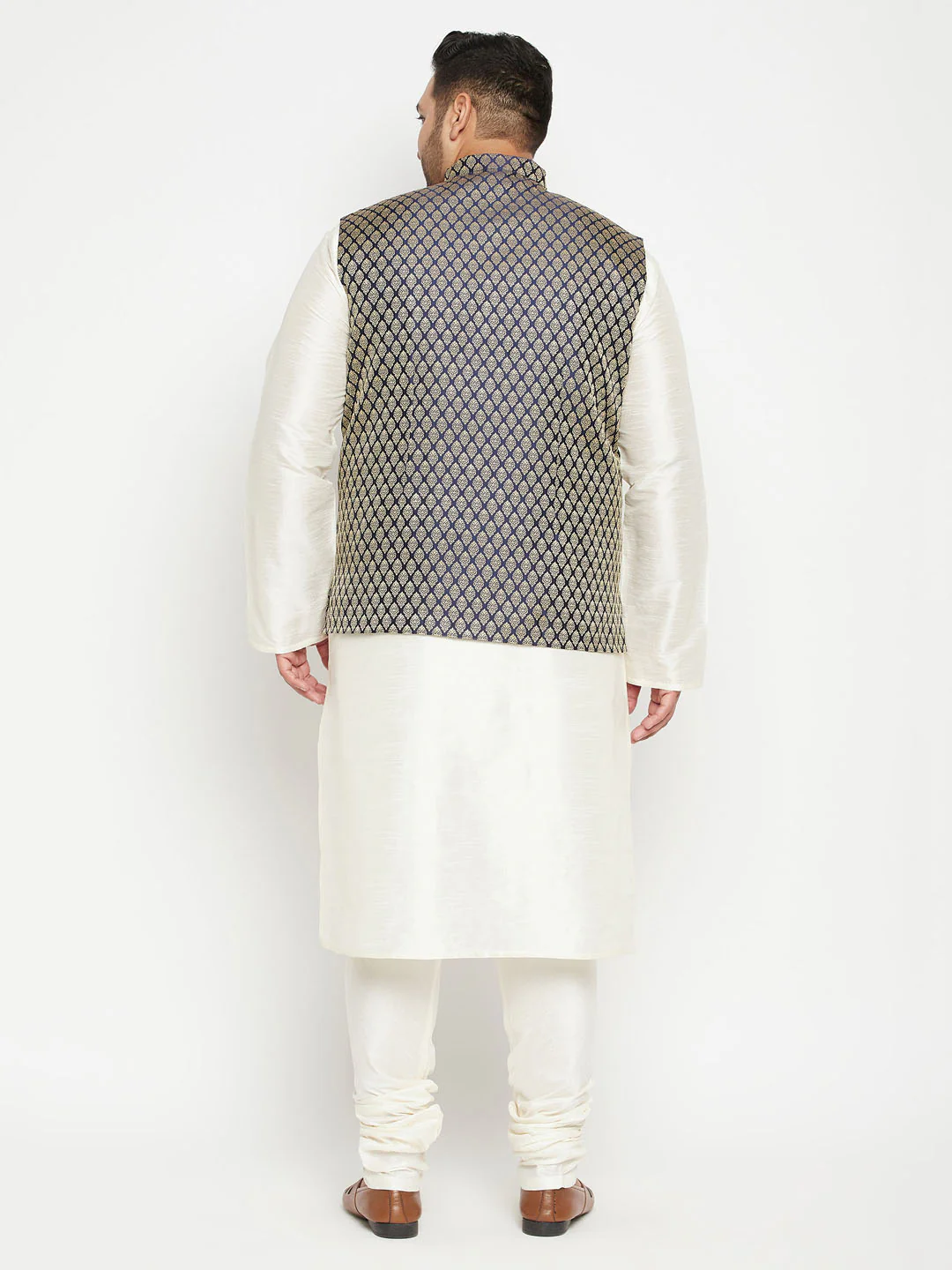 Men's Plus Size Cream And Navy Blue Silk Blend Jacket Kurta Pyjama Set - Image 3