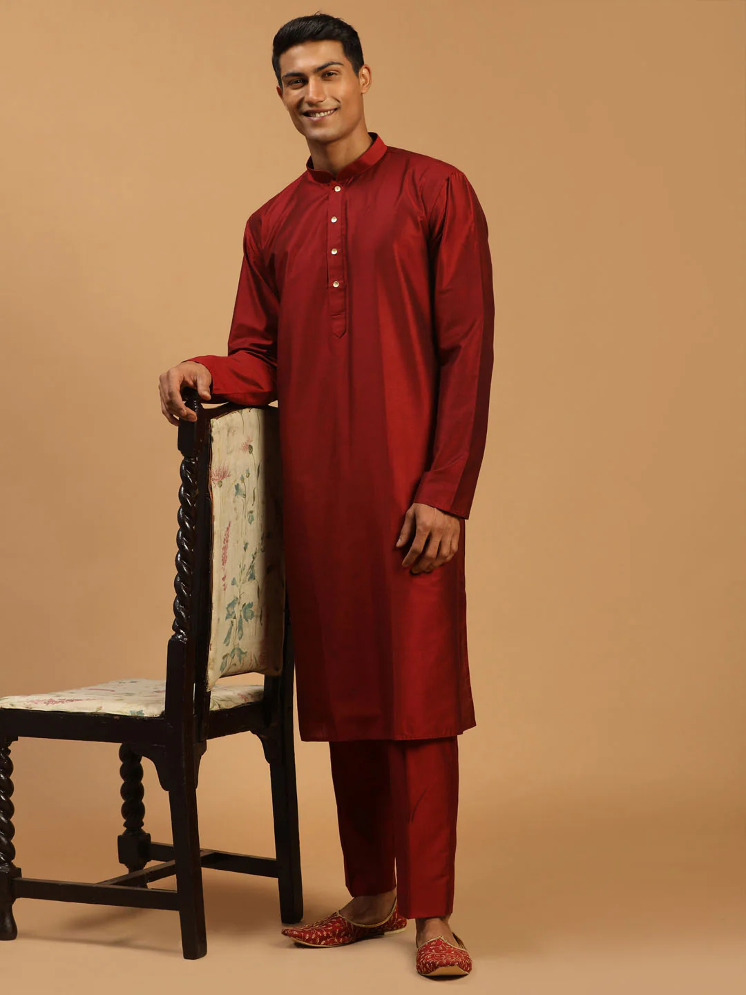 Men's Maroon Viscose Kurta Pyjama And Dupatta Set - Image 2