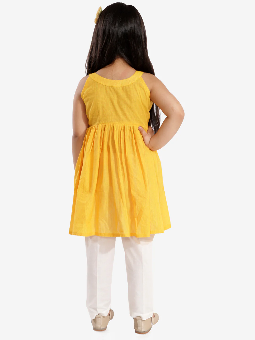 Girl's' Handloom Cotton Kurta And Straight Pant Set - Image 4