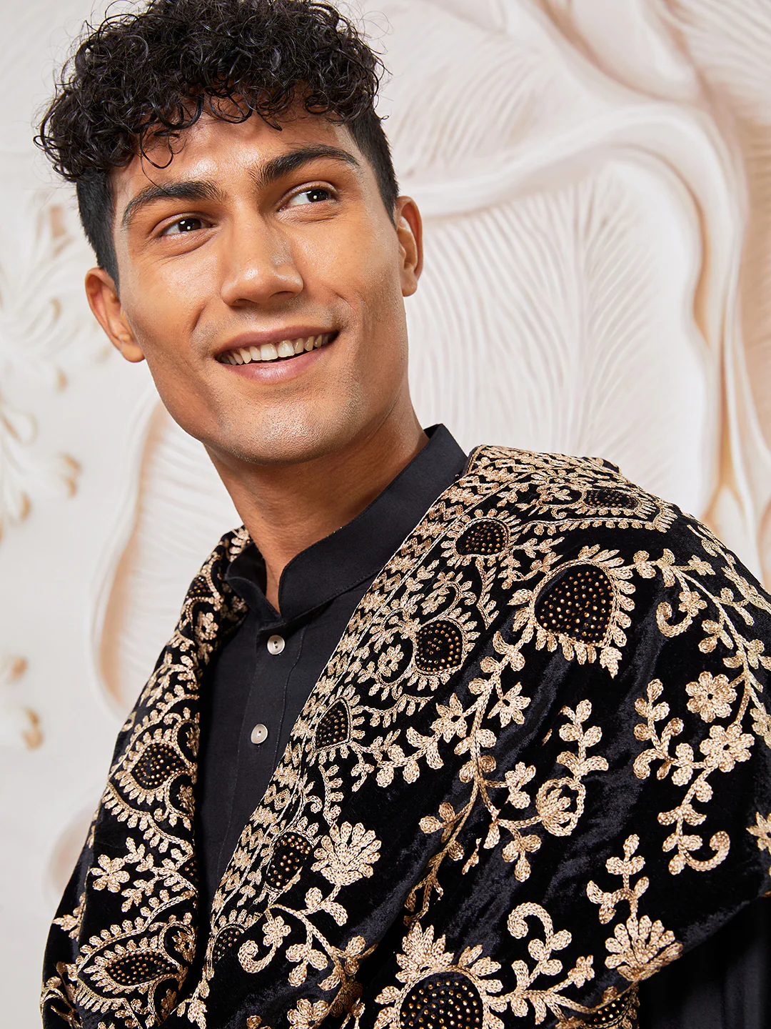 Men's Black Solid Silk Blend Kurta with Velvet Thread Embroidery Dupatta Set - Image 5