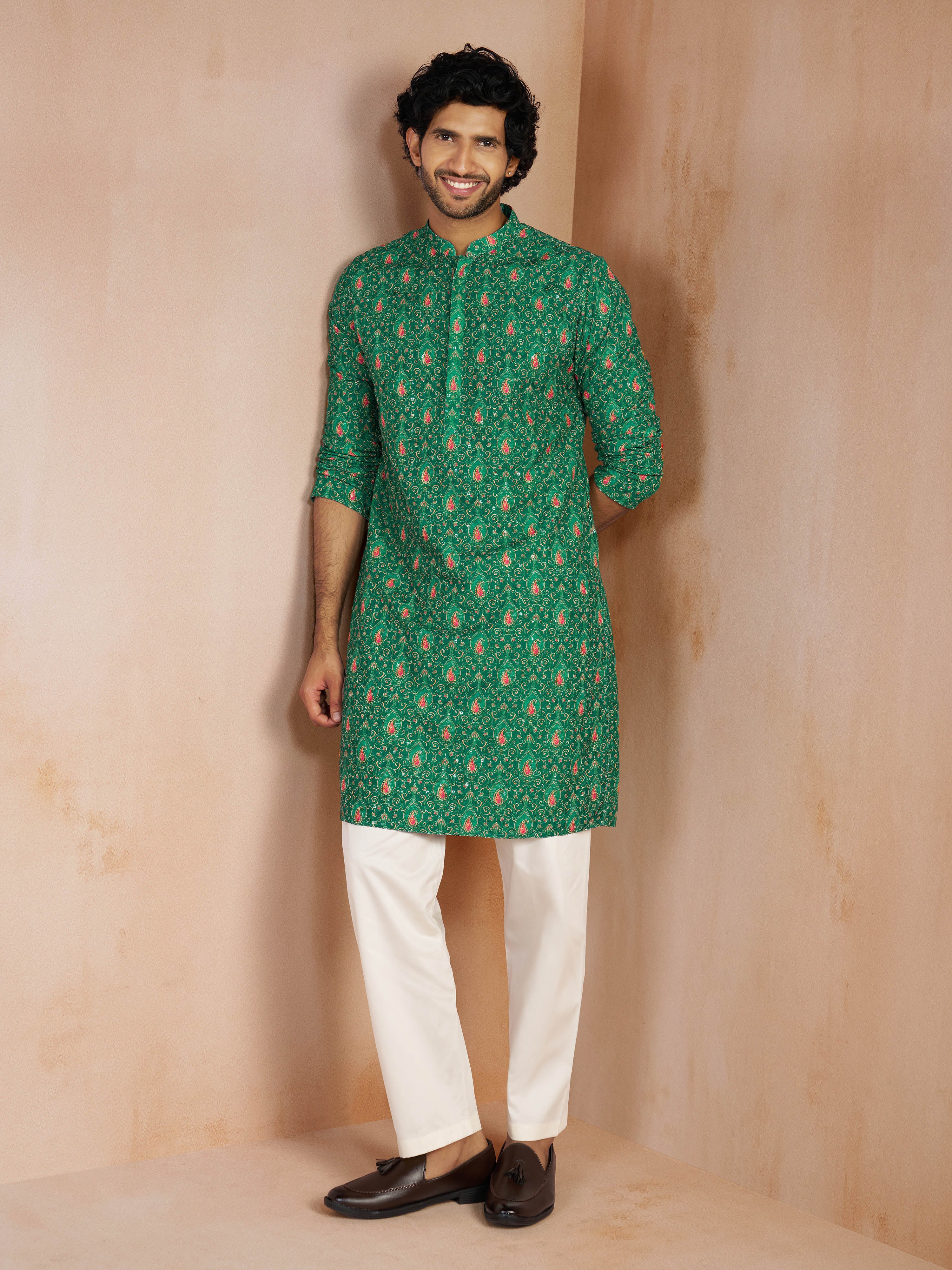Men's Green Chikankari Silk Blend Kurta with Cream Solid Silk Pyjama Set - Image 3