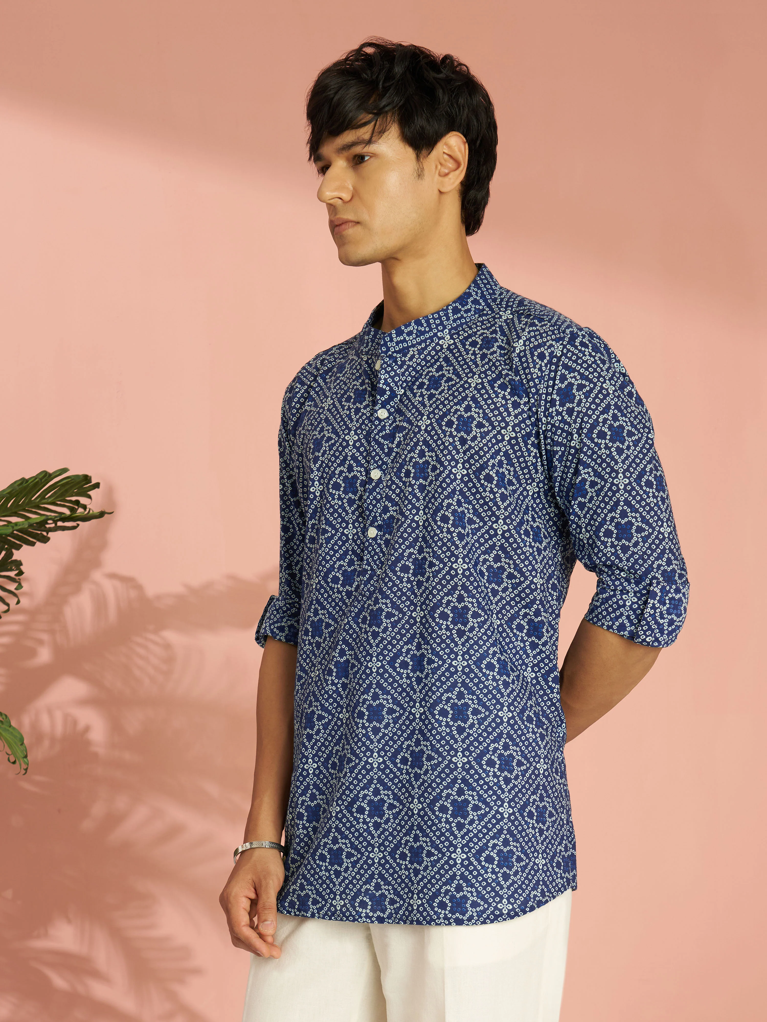 Men's Blue Bandhani Print Cotton Short Kurta - Image 3