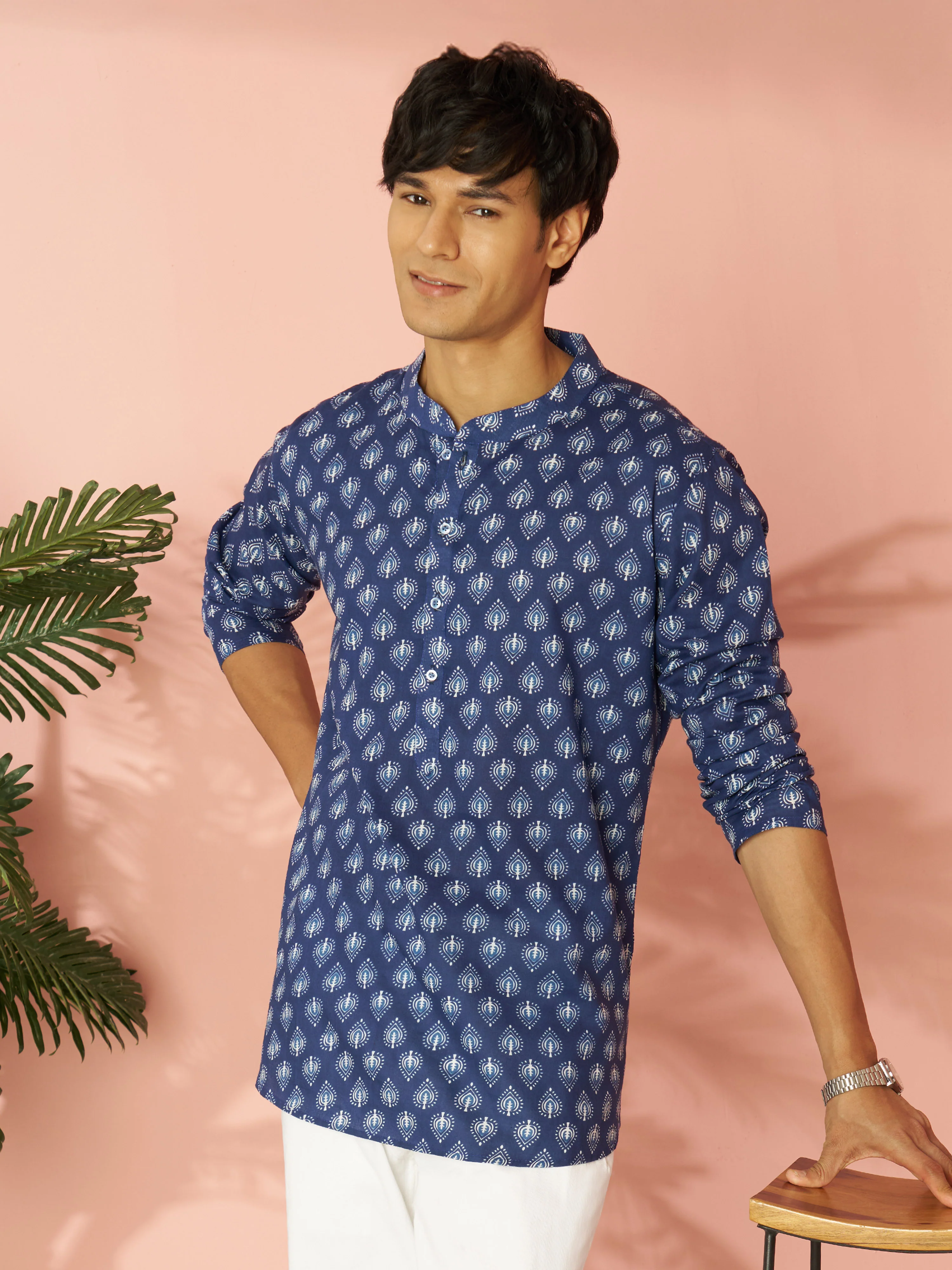 Men's Blue Ethnic Motif Print Cotton Short Kurta