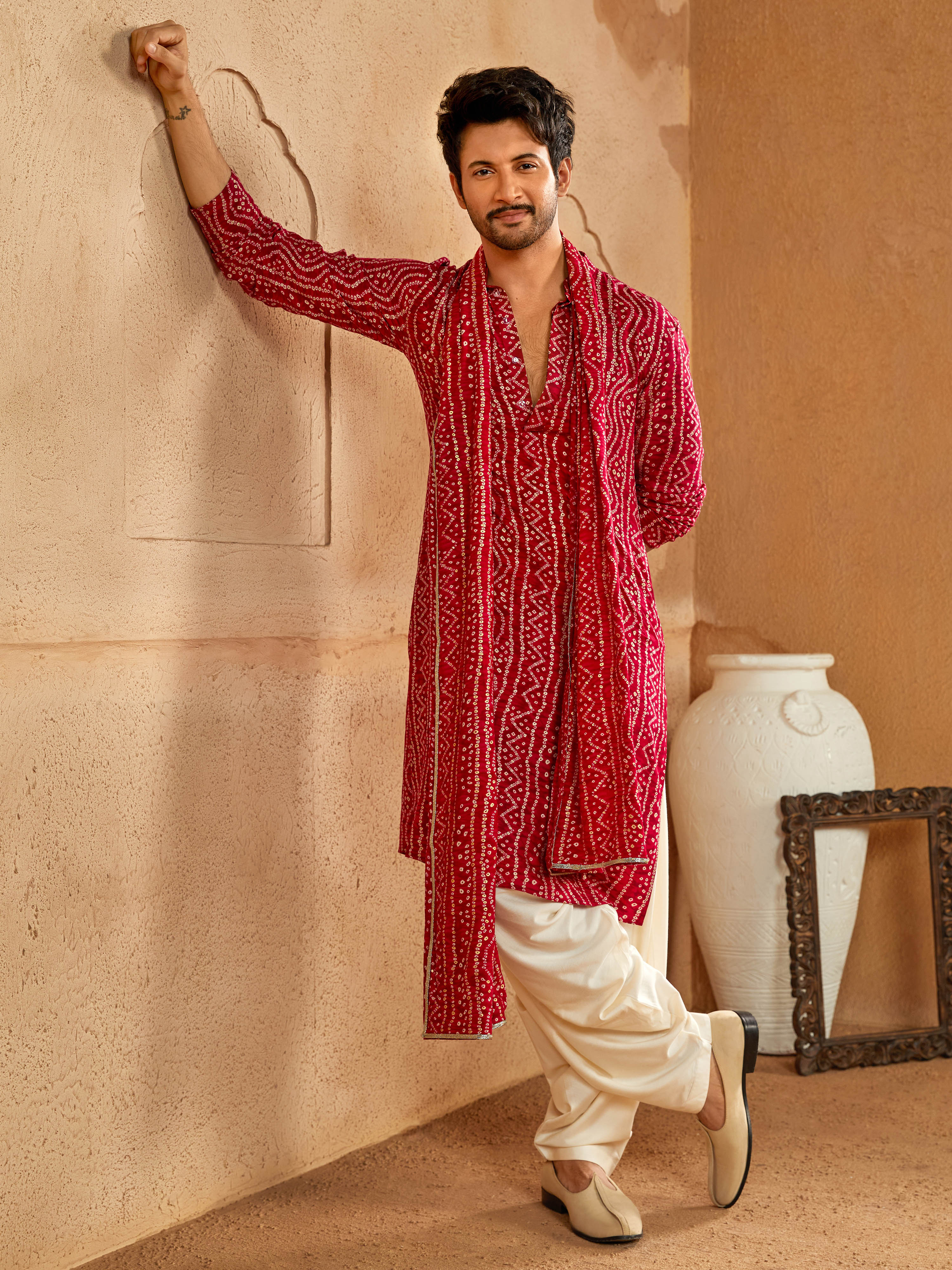 Men's Falsa Bandhani Print Kurta Set With Dupatta - Image 2