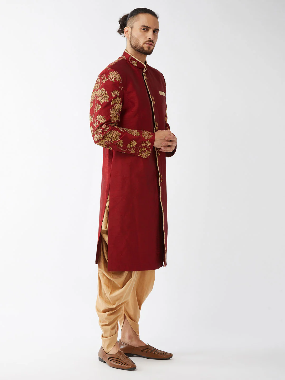 Men's Maroon And Gold Silk Blend Sherwani Set - Image 2