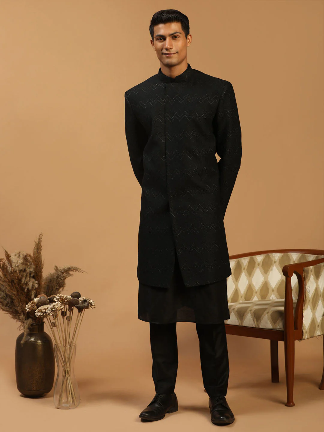 Men's Black Glitter Indo Sherwani With Kurta Pant Set - Image 7