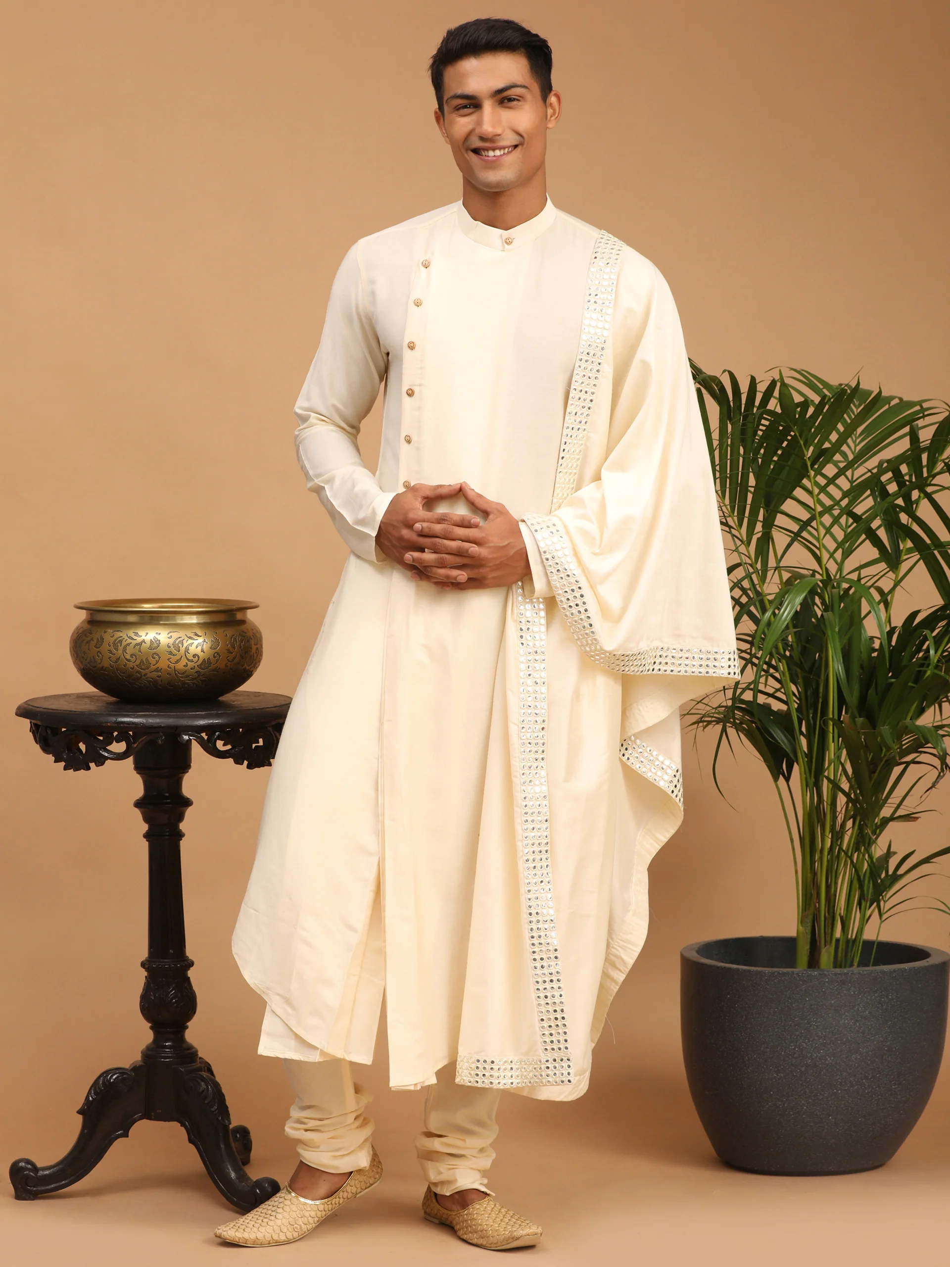 Men's Cream Pleated Kurta And Churidar Set With Mirror Dupatta - Image 6