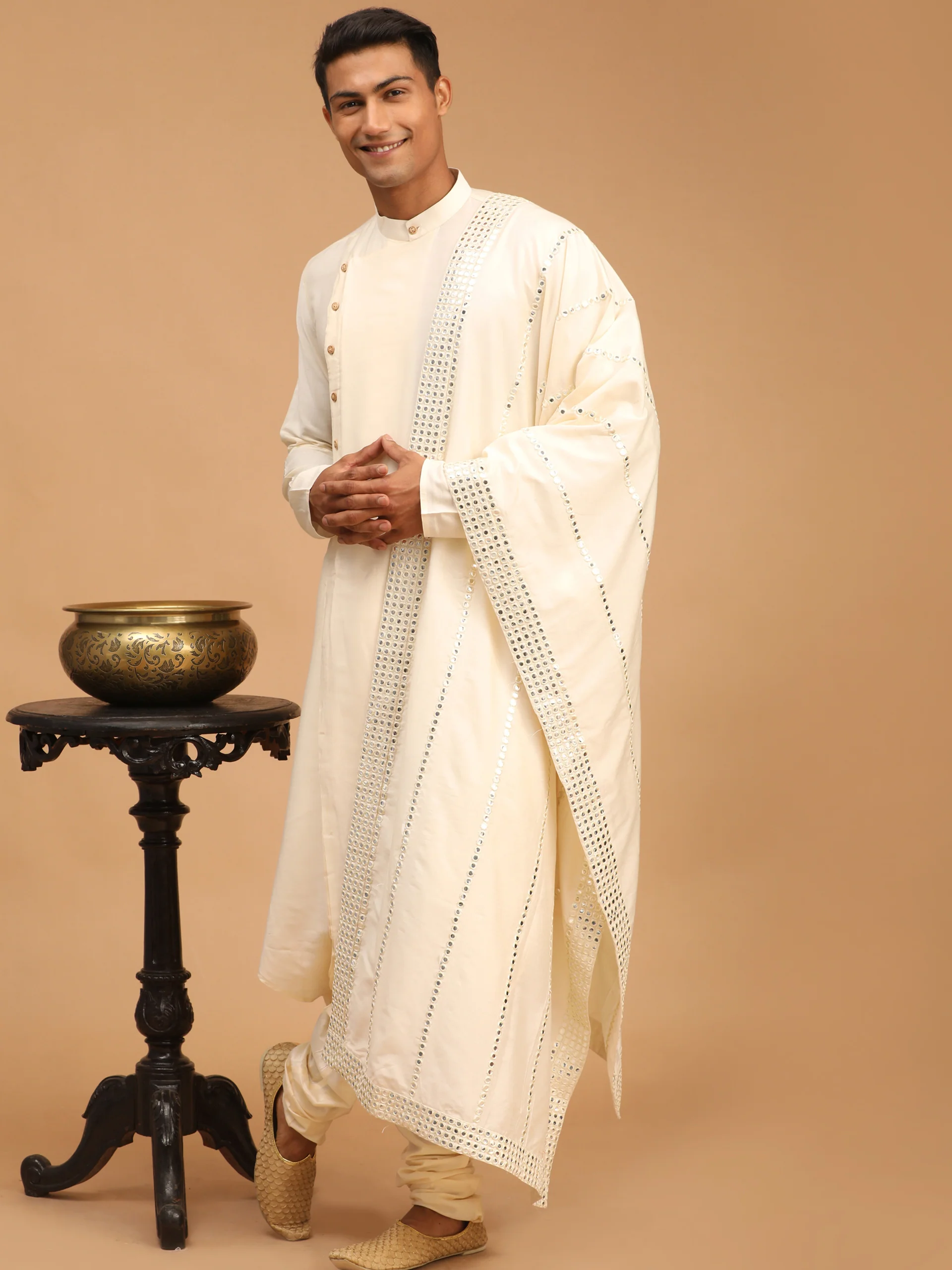 Men's Cream Pleated Kurta And Churidar Set With Cream Vertical Mirror Dupatta - Image 2