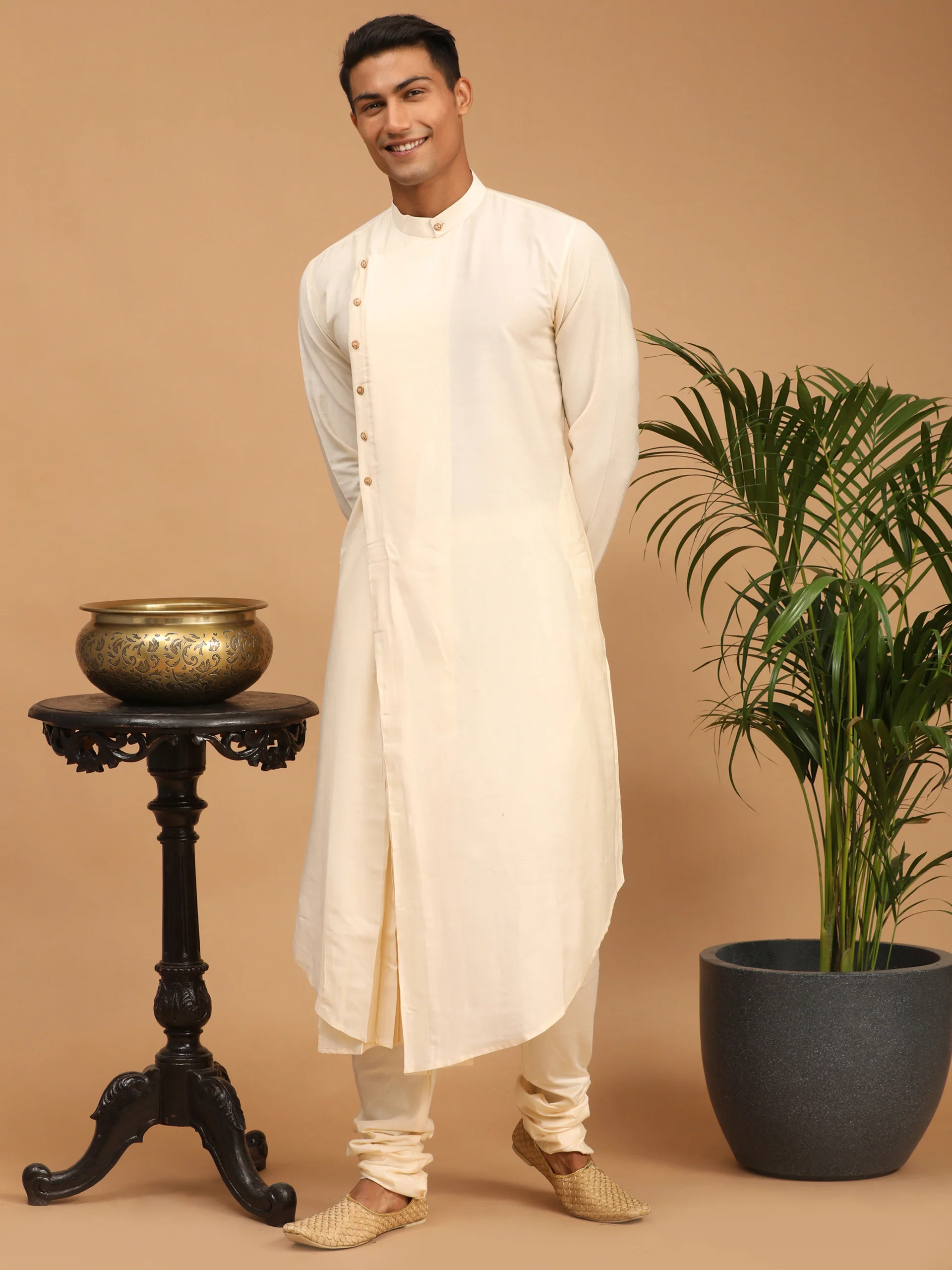 Men's Cream Pleated Kurta And Churidar Set With Maroon Mirror Dupatta - Image 3