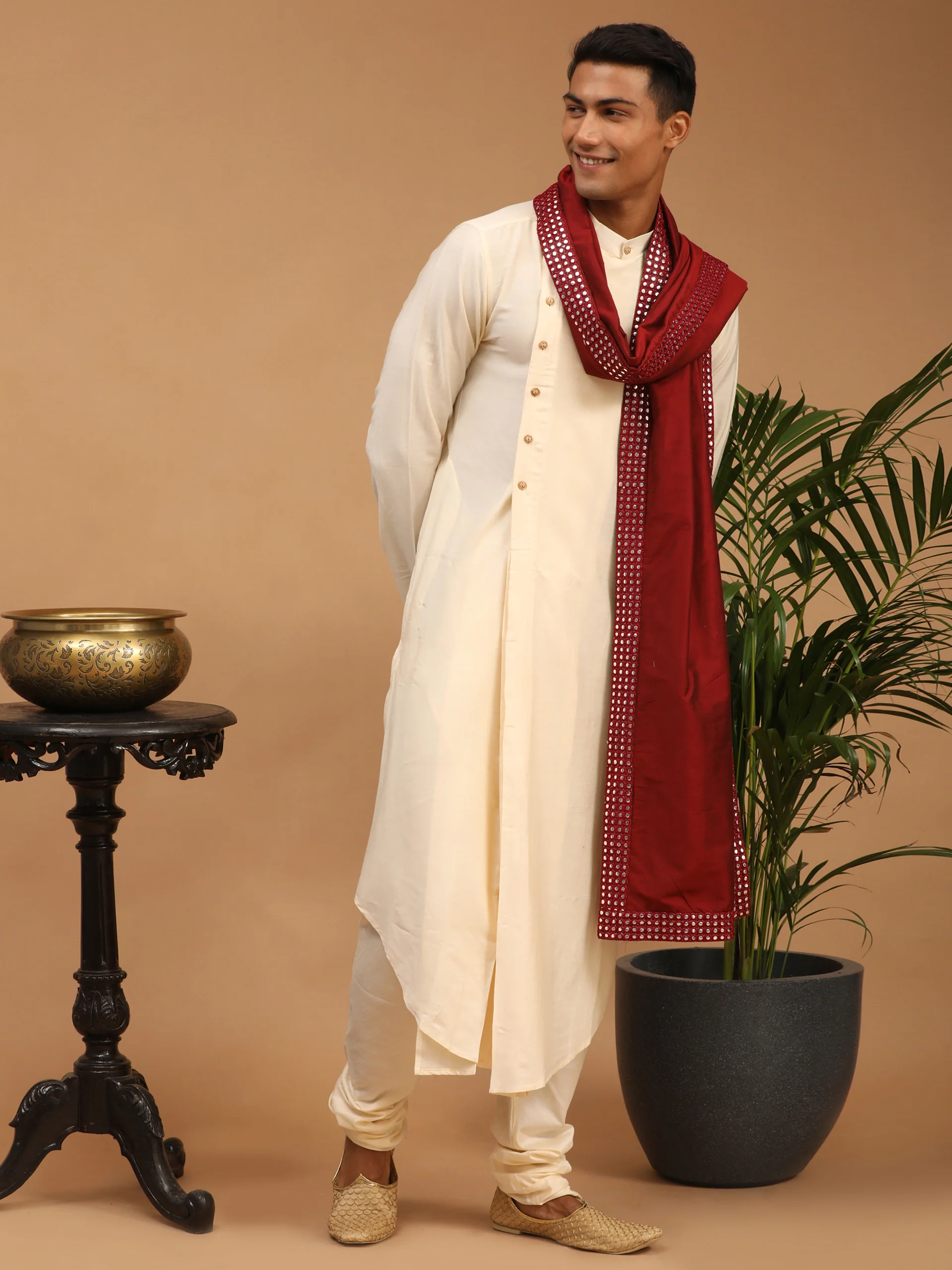 Men's Cream Pleated Kurta And Churidar Set With Maroon Mirror Dupatta - Image 6