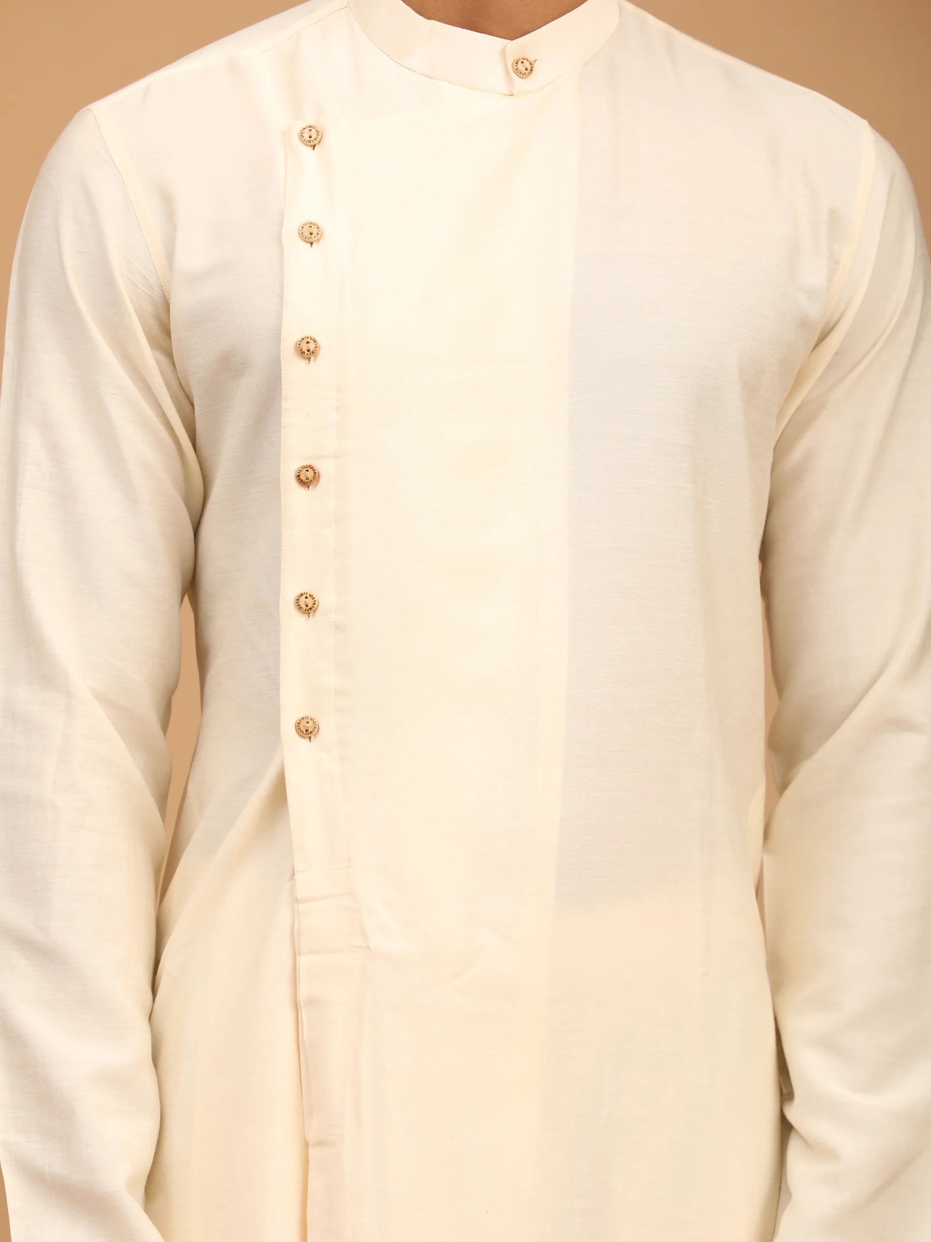 Men's Cream Pleated Kurta And Churidar Set With Maroon Vertical Mirror Dupatta - Image 3