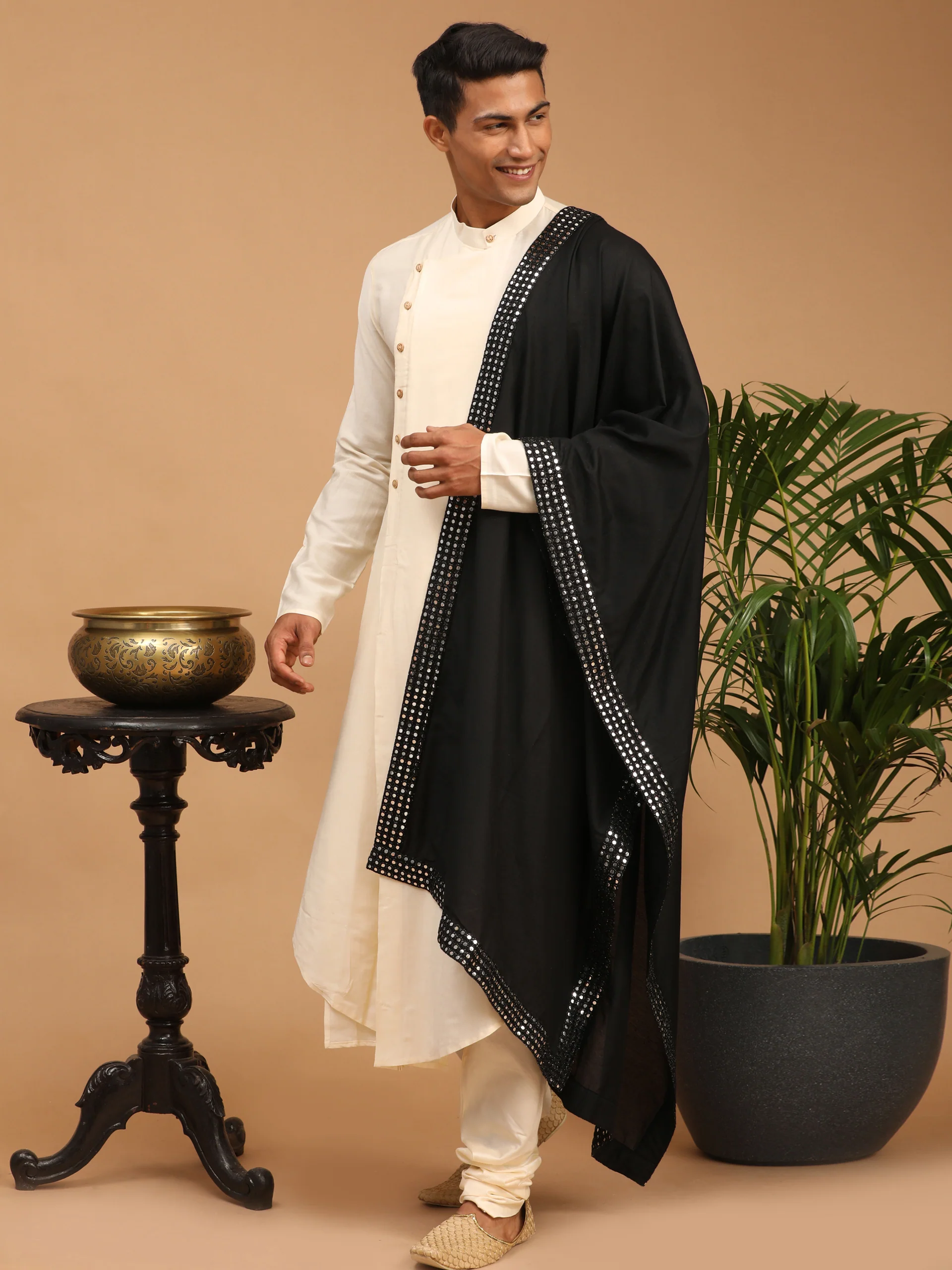 Men's Cream Pleated Kurta And Churidar Set With Black Mirror Dupatta - Image 2