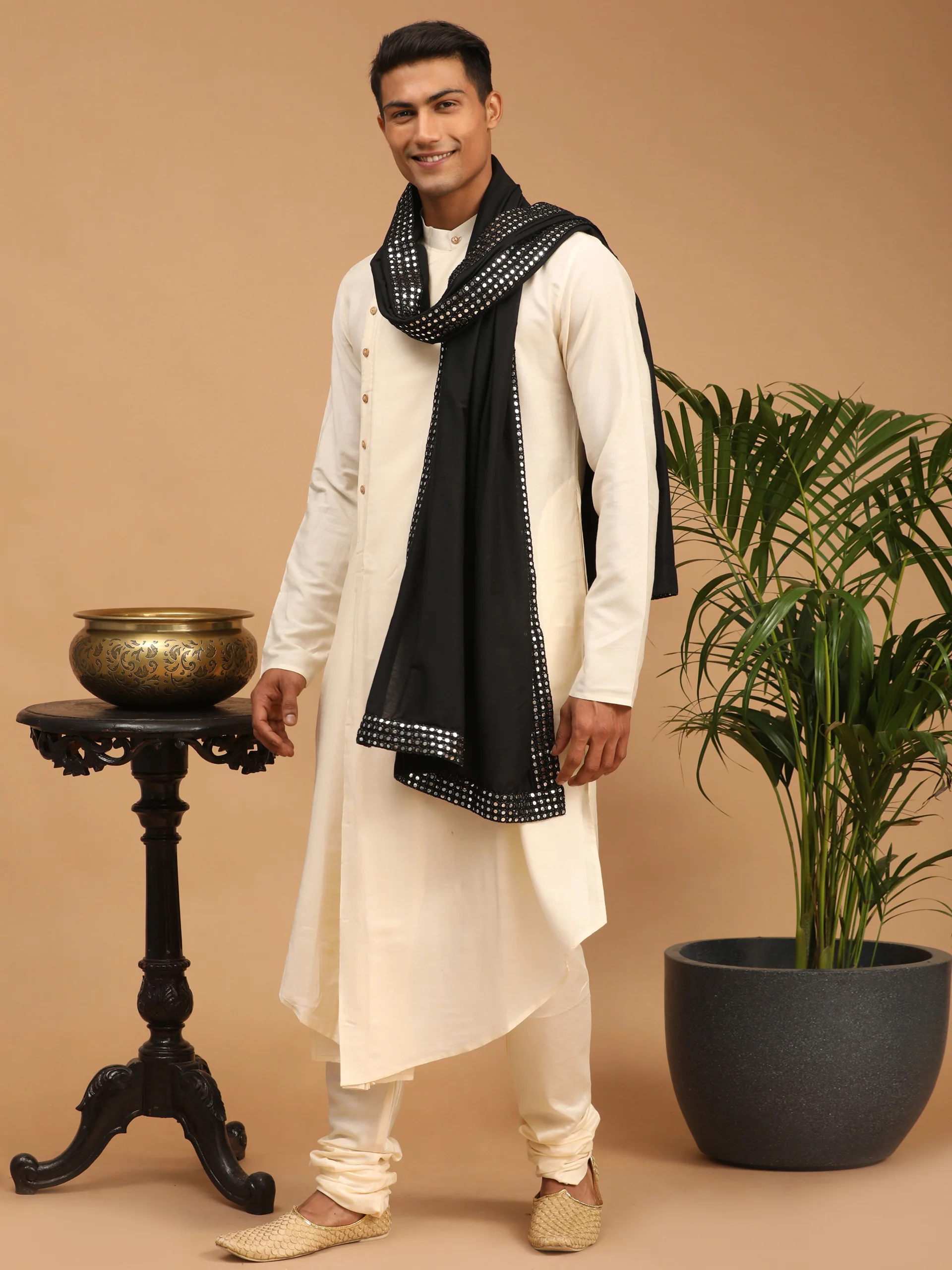 Men's Cream Pleated Kurta And Churidar Set With Black Mirror Dupatta - Image 7