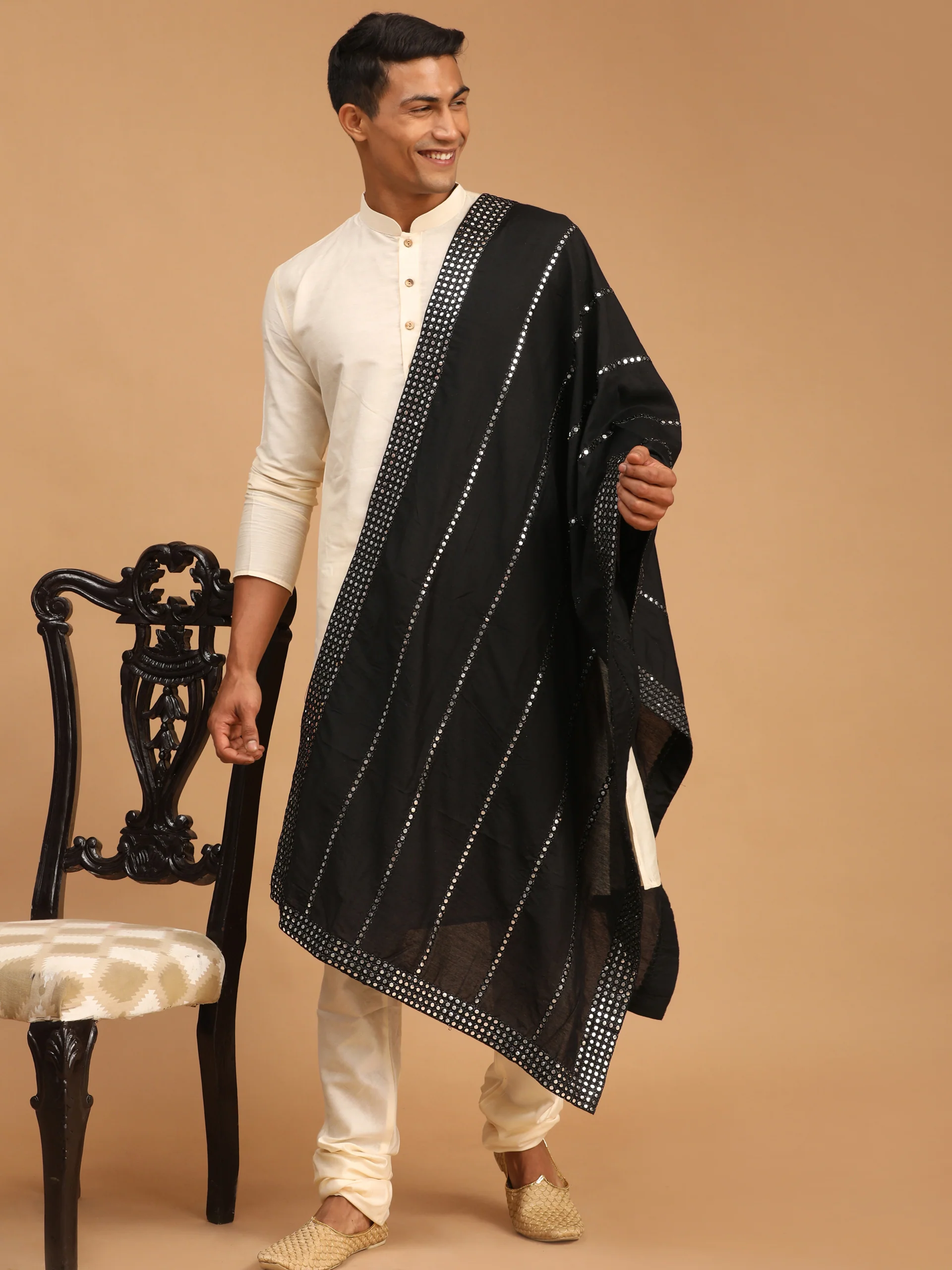 Men's Cream Kurta Pyjama And Dupatta Set - Image 2