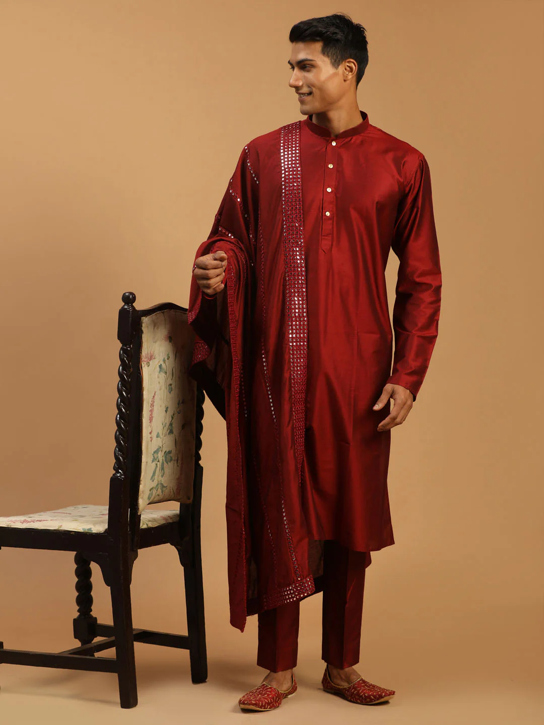 Men's Maroon Viscose Kurta Pyjama And Dupatta Set - Image 2