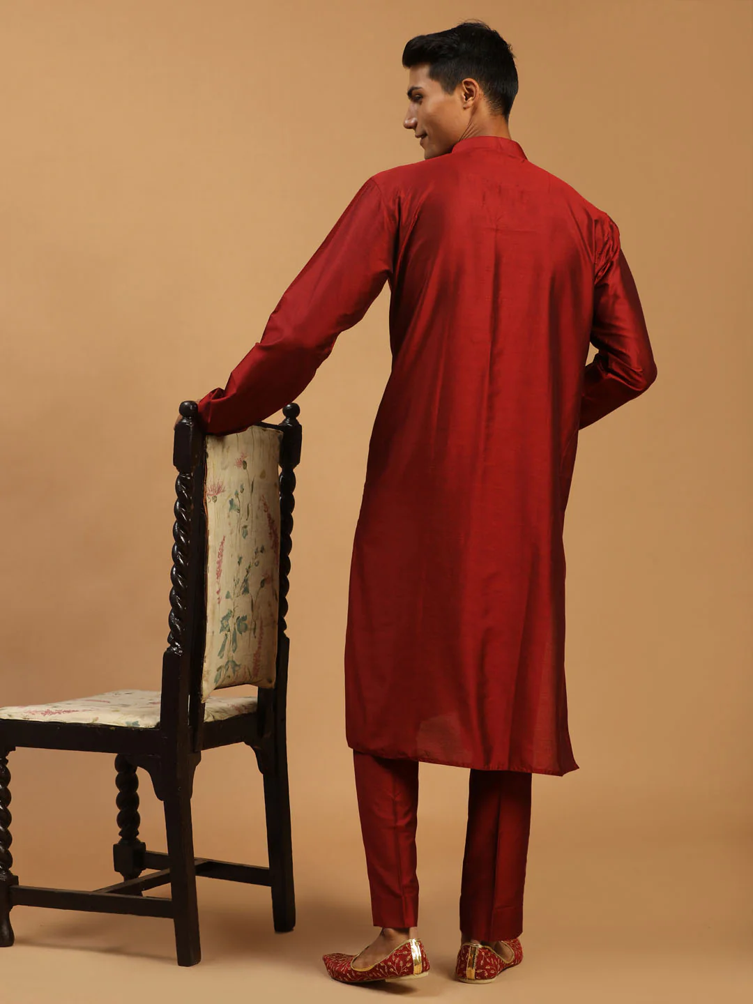 Men's Maroon Viscose Kurta Pyjama And Dupatta Set - Image 3