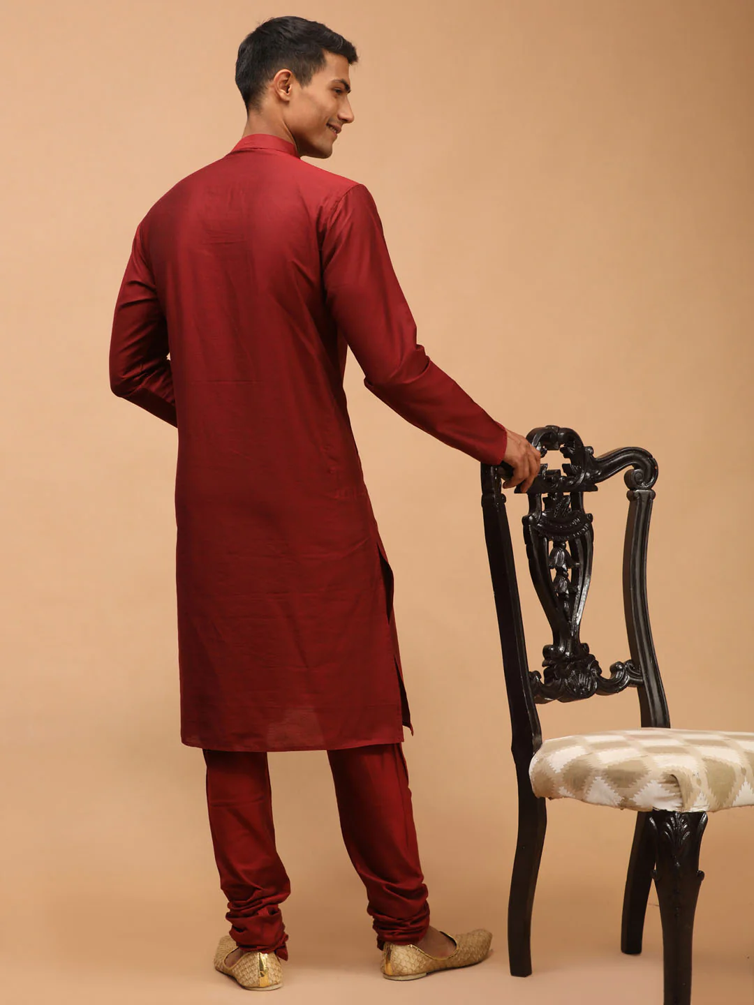 Men's Maroon Viscose Kurta Pyjama And Dupatta Set - Image 3