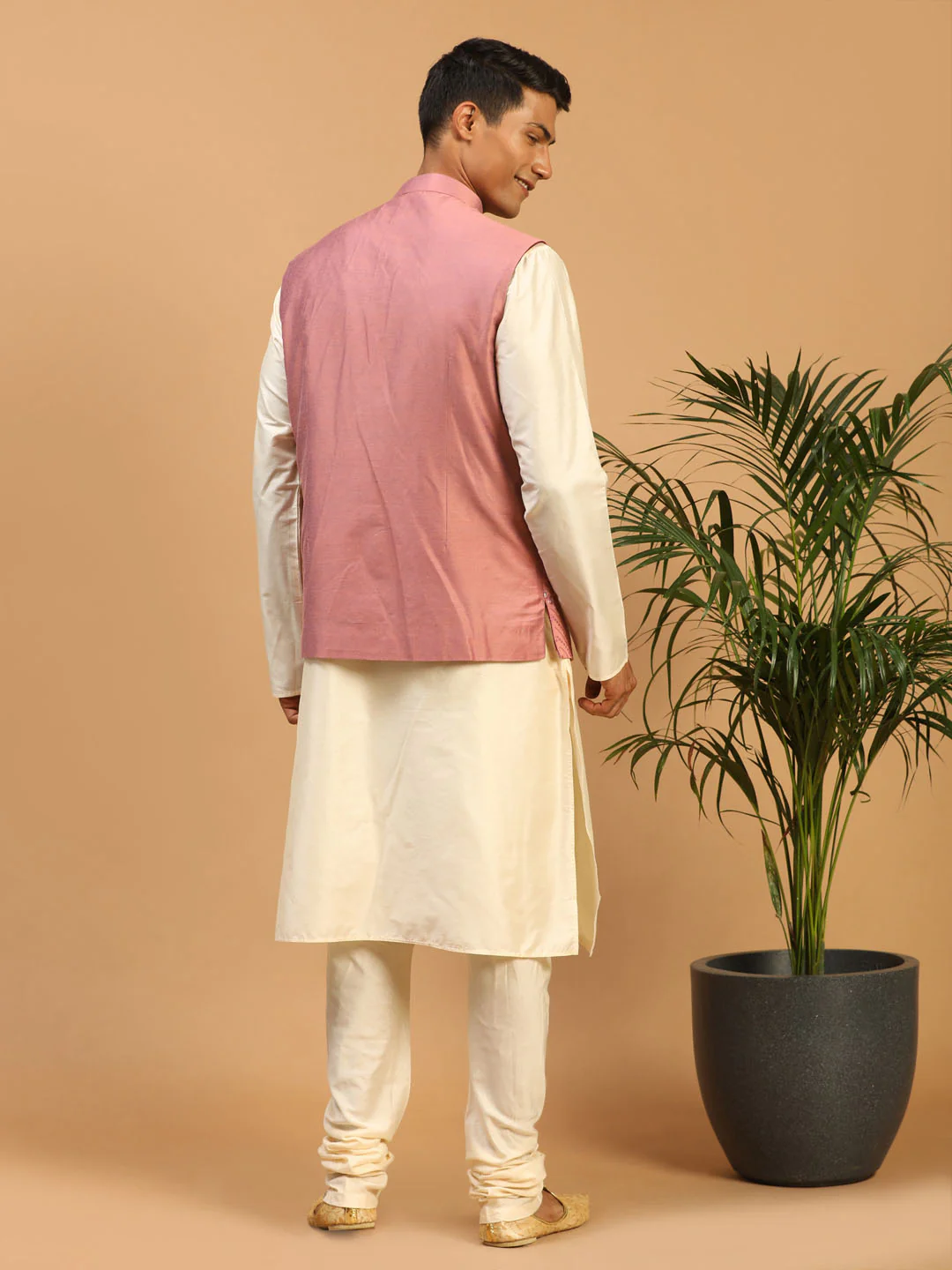 Men's Onion Pink Mirror Jacket With Kurta Pyjama Set - Image 3