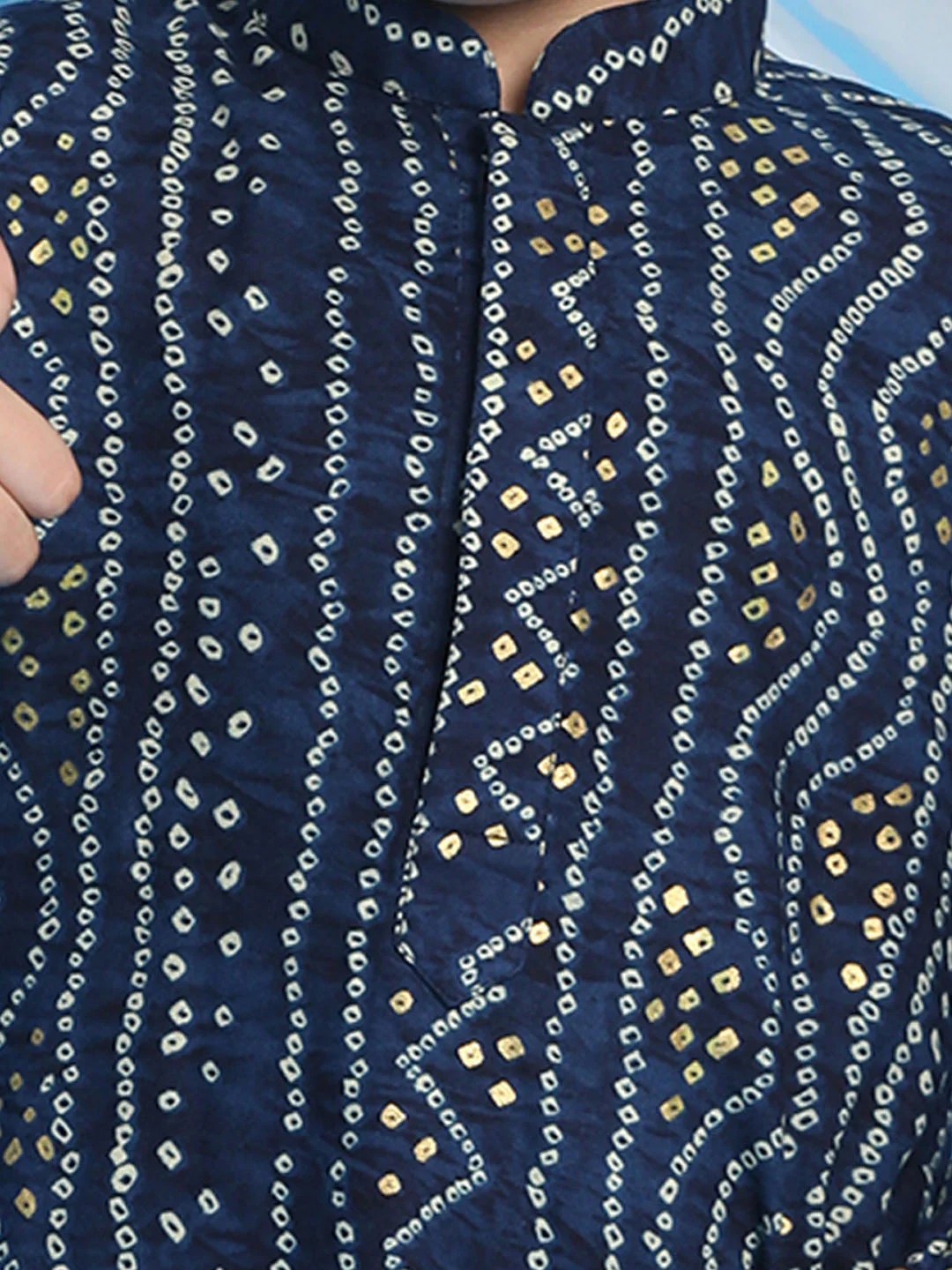 Boy's' Blue Bandhni Print Kurta And Rose Gold Patiyala Set - Image 4