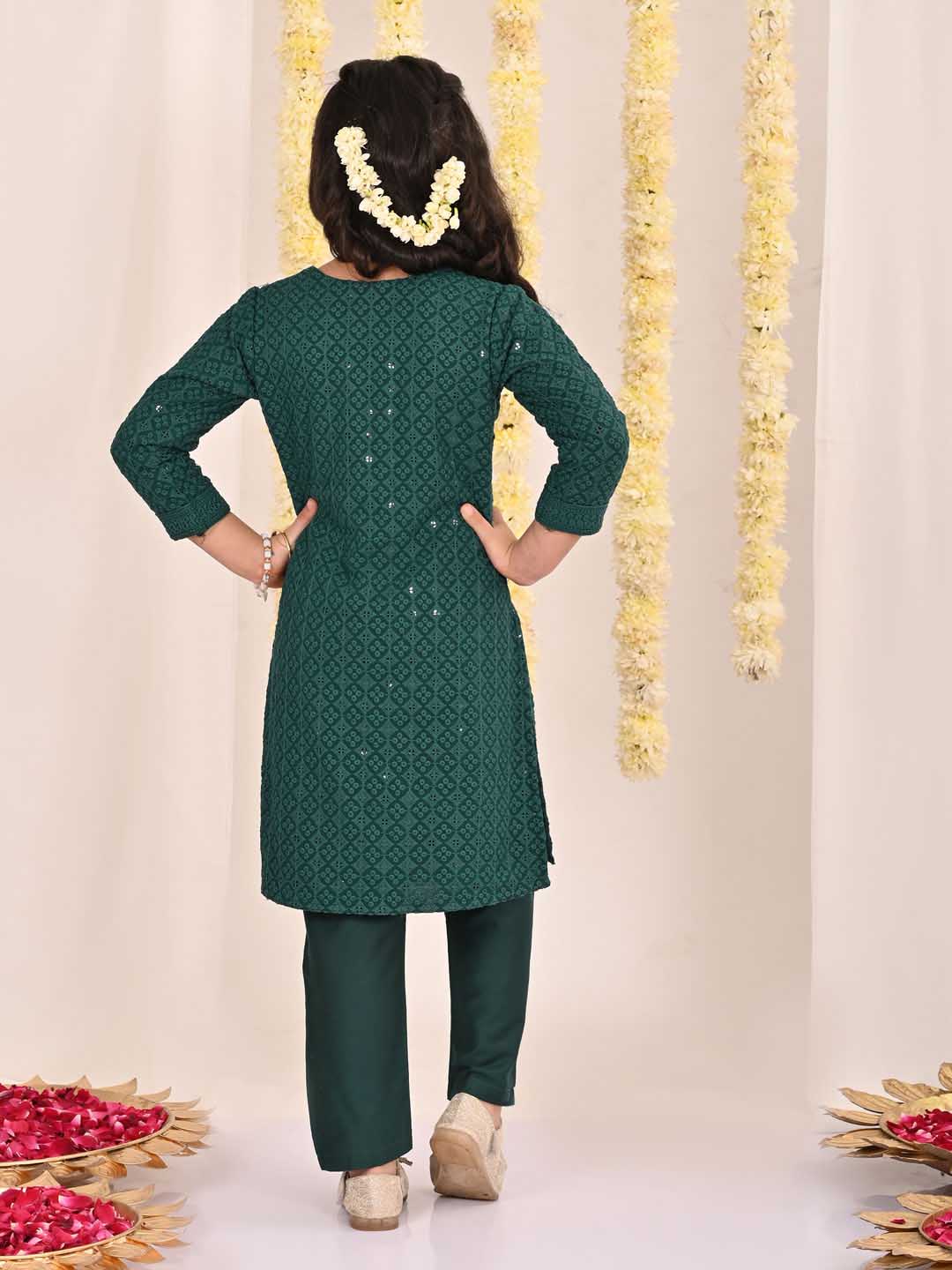 Girl's' Green Embellished Kurta Pyjama Set - Image 3