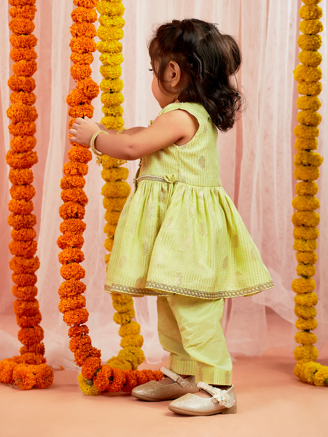 Girl's' Mint Green Kurta Pant Set - Image 4