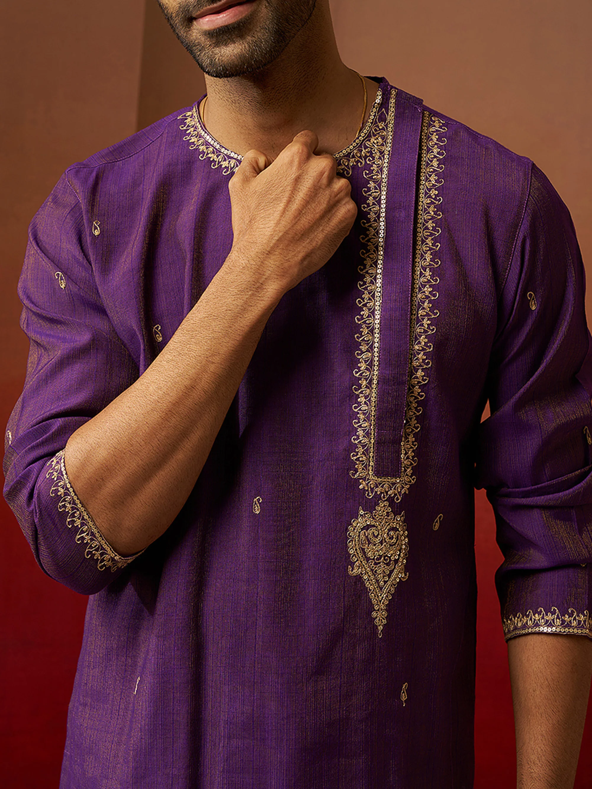 Vastramay Men Purple Hand Embroidered Kurta - Image 2