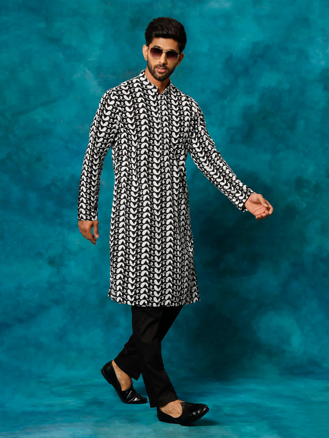 Men's Black Pure Cotton Chikankari Kurta Pyjama Set - Image 2