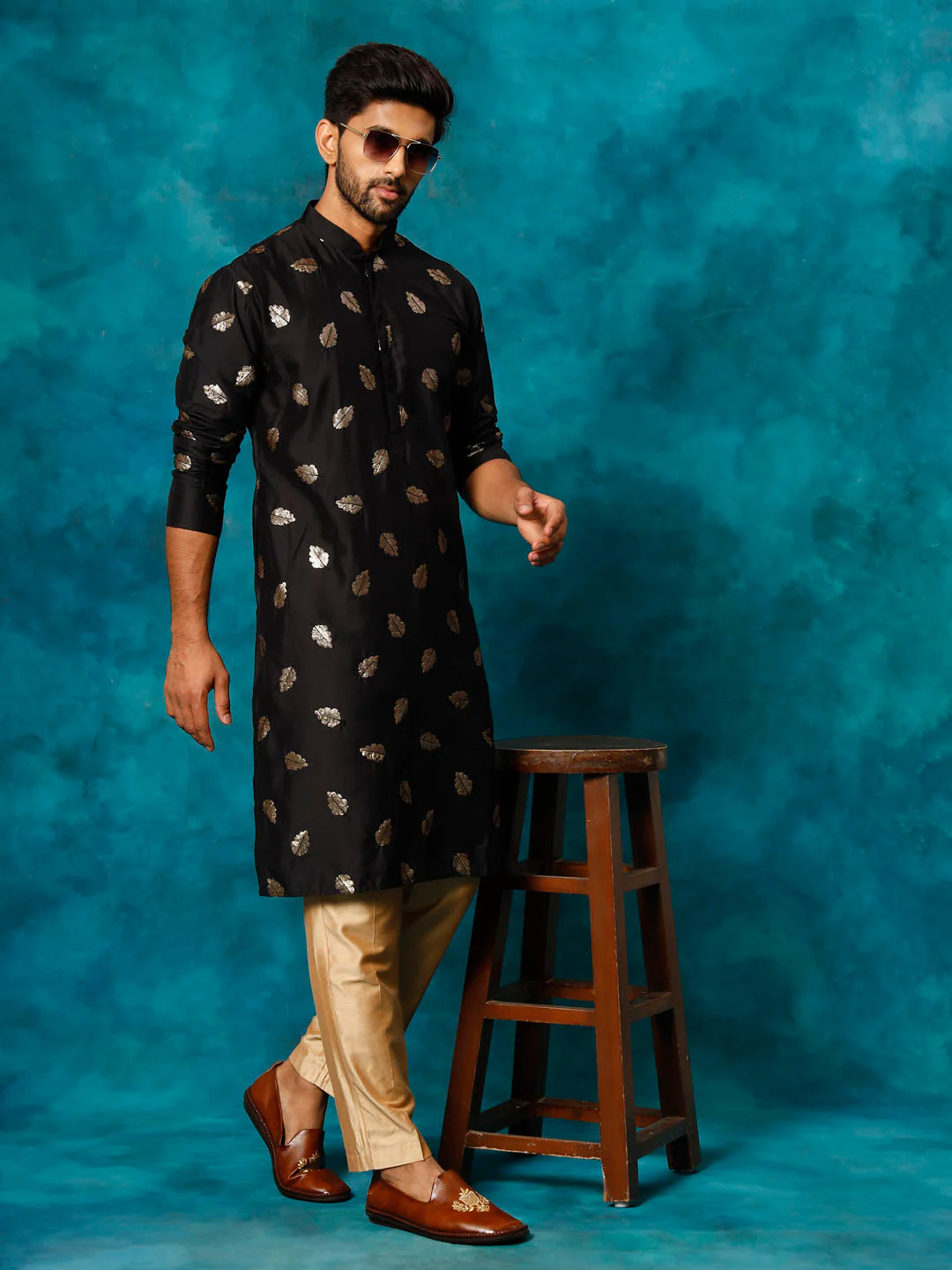 Men's Black Leaf Motif Embellished Kurta - Image 5