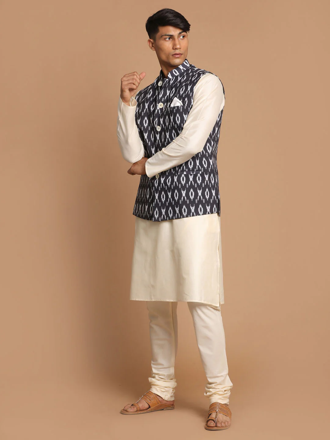 Men's Black  Nehru Jacket  With Cream Kurta And Pyjama Set - Image 2