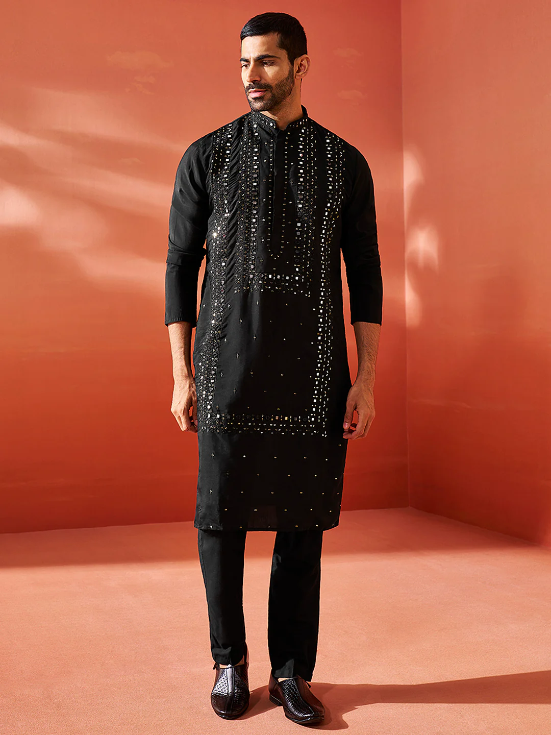 Men's Black Silk Blend Kurta And Pyjama Set. - Image 3