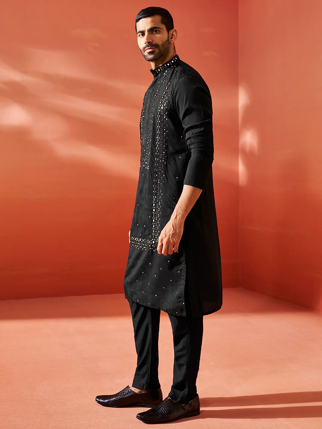 Men's Black Silk Blend Kurta And Pyjama Set. - Image 4