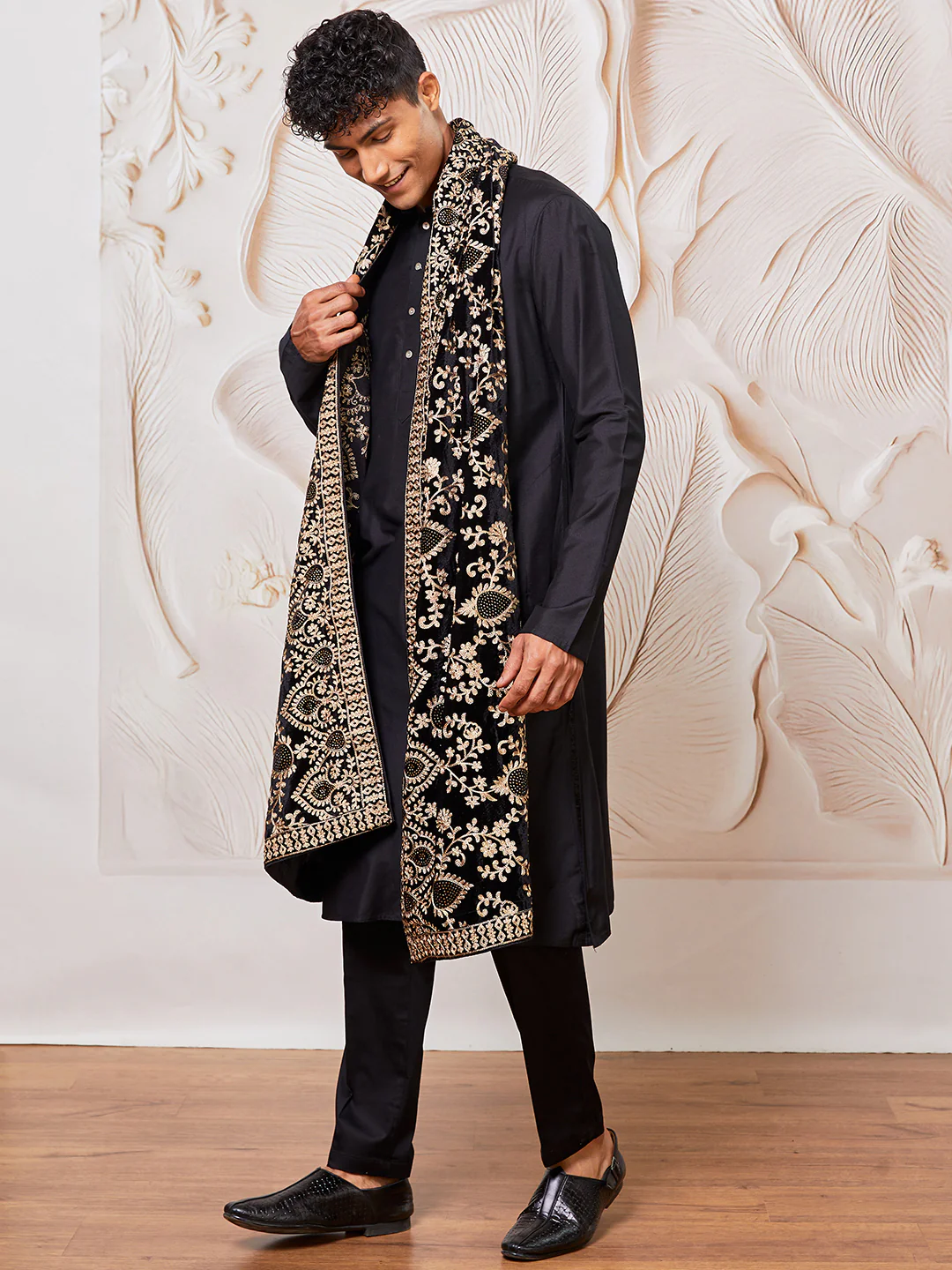 Men's Black Viscose Kurta, Pyjama And Dupatta Set. - Image 2