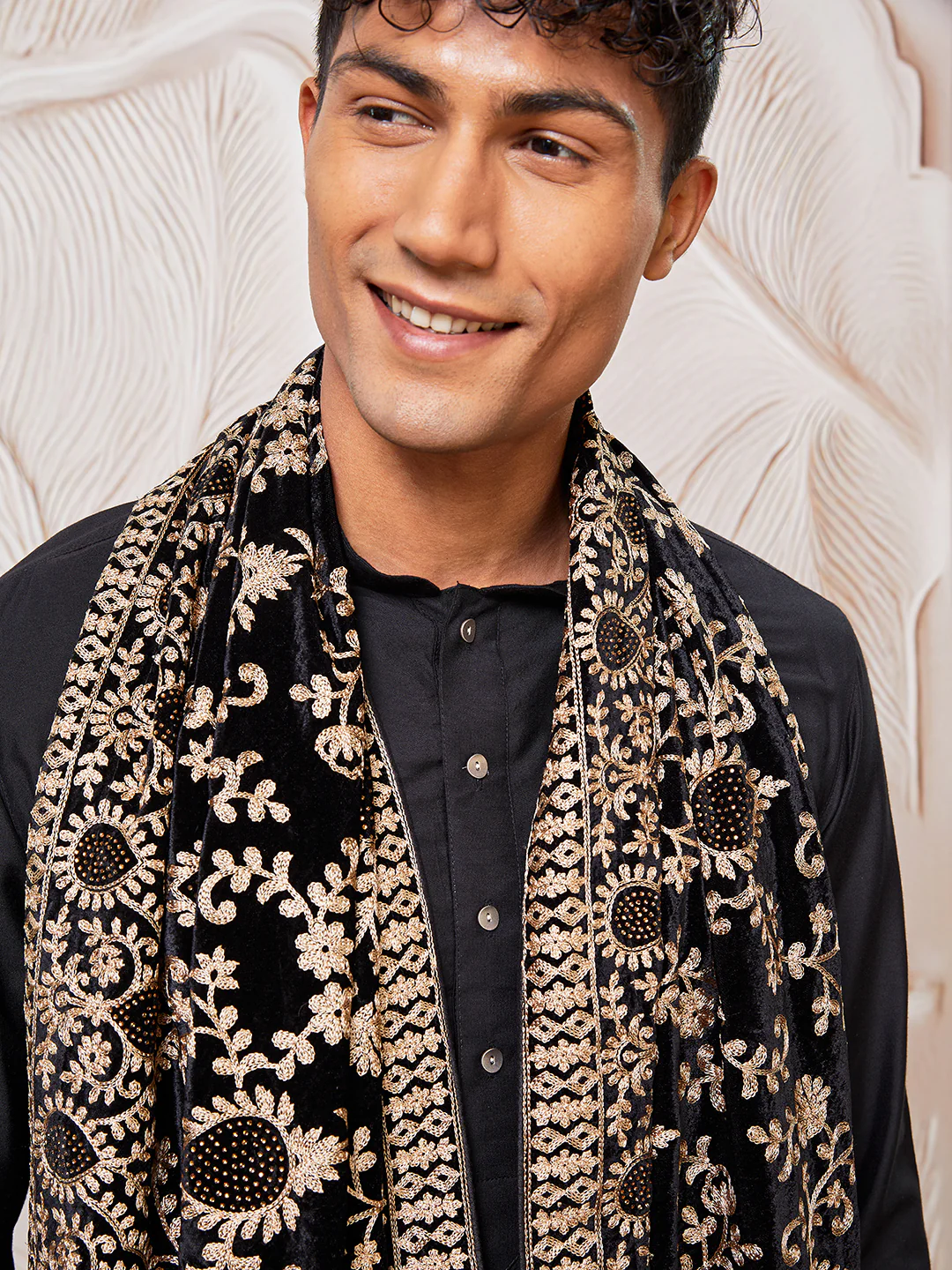 Men's Black Viscose Kurta, Pyjama And Dupatta Set. - Image 3