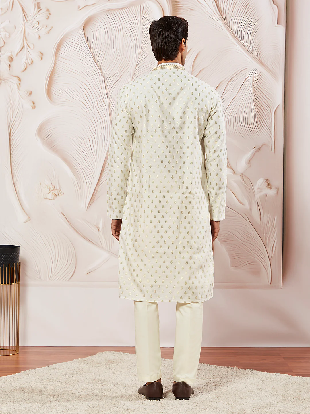 Men's Cream Silk Blend Kurta Pyjama With Dupatta Set - Image 5