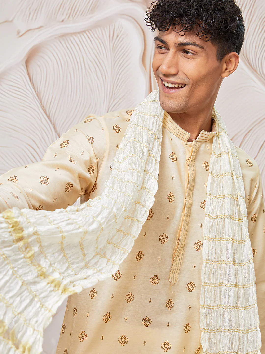 Men's Cream Silk Blend Kurta,Pant And Dupatta Set - Image 3