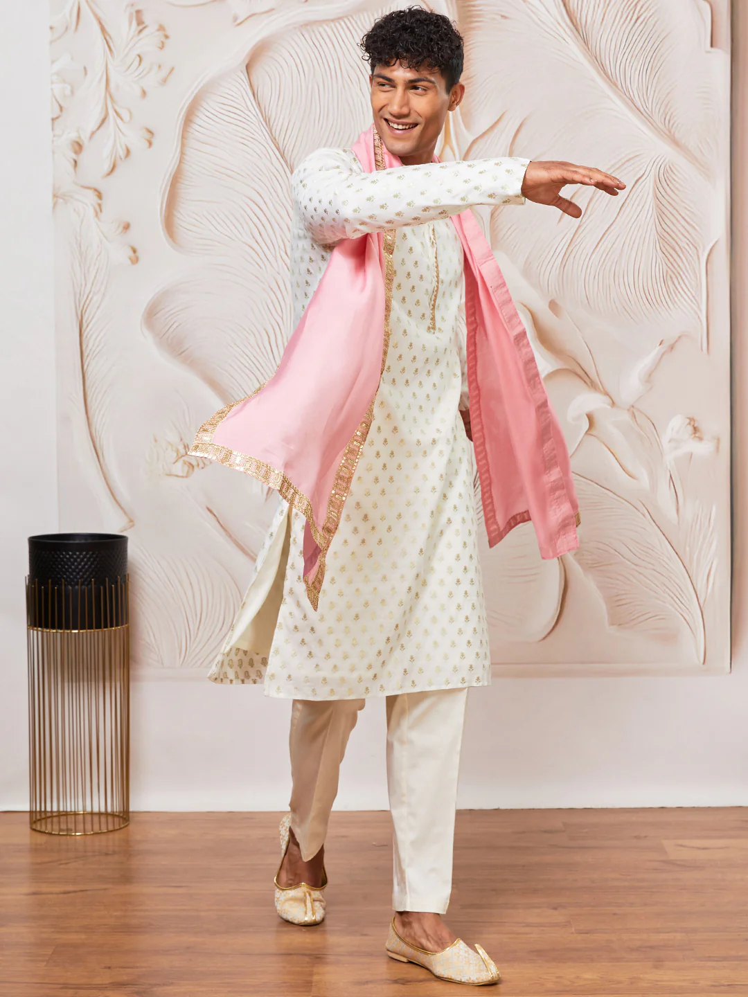 Men's Cream Silk Blend Kurta, Pant And Dupatta Set - Image 4