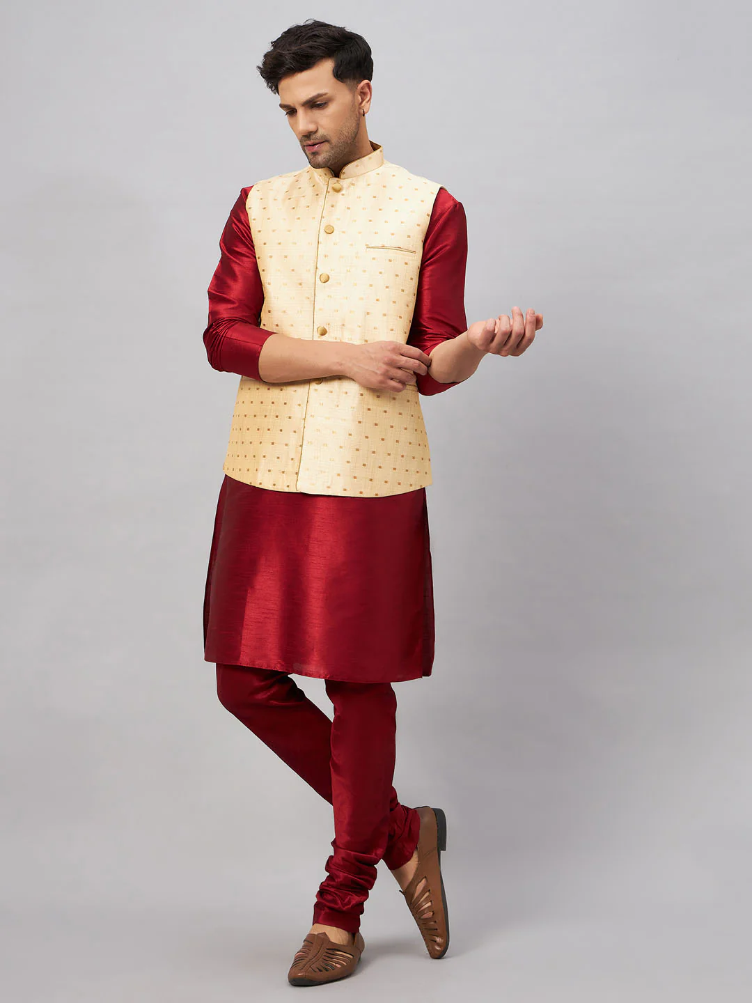 Men's Gold Zari Weaved Jacket With Kurta Pyjama Set - Image 2