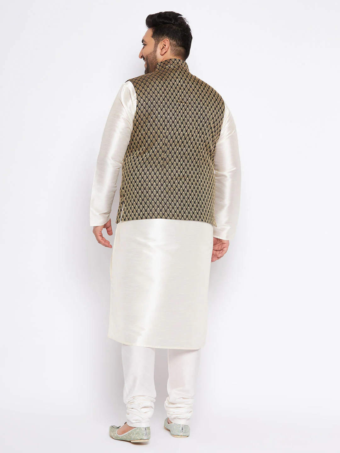 Men's Plus Size  Black Ethnic Jacket With Cream Silk Blend Kurta And Pyjama Set - Image 3