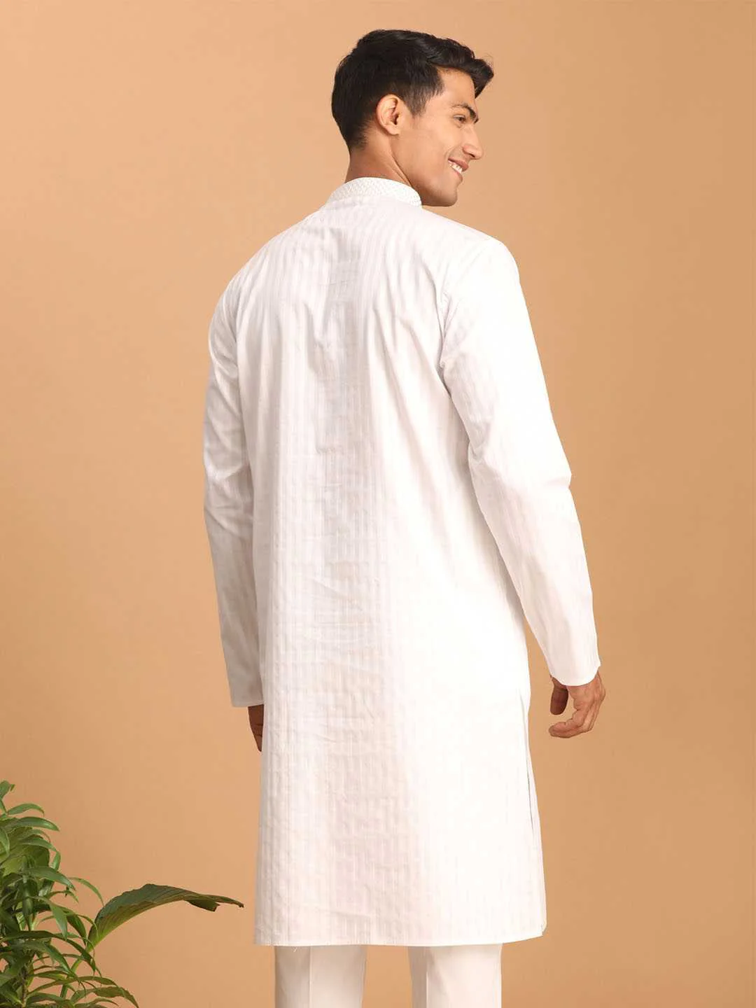 Men's White Cotton Blend Solid Kurta - Image 3