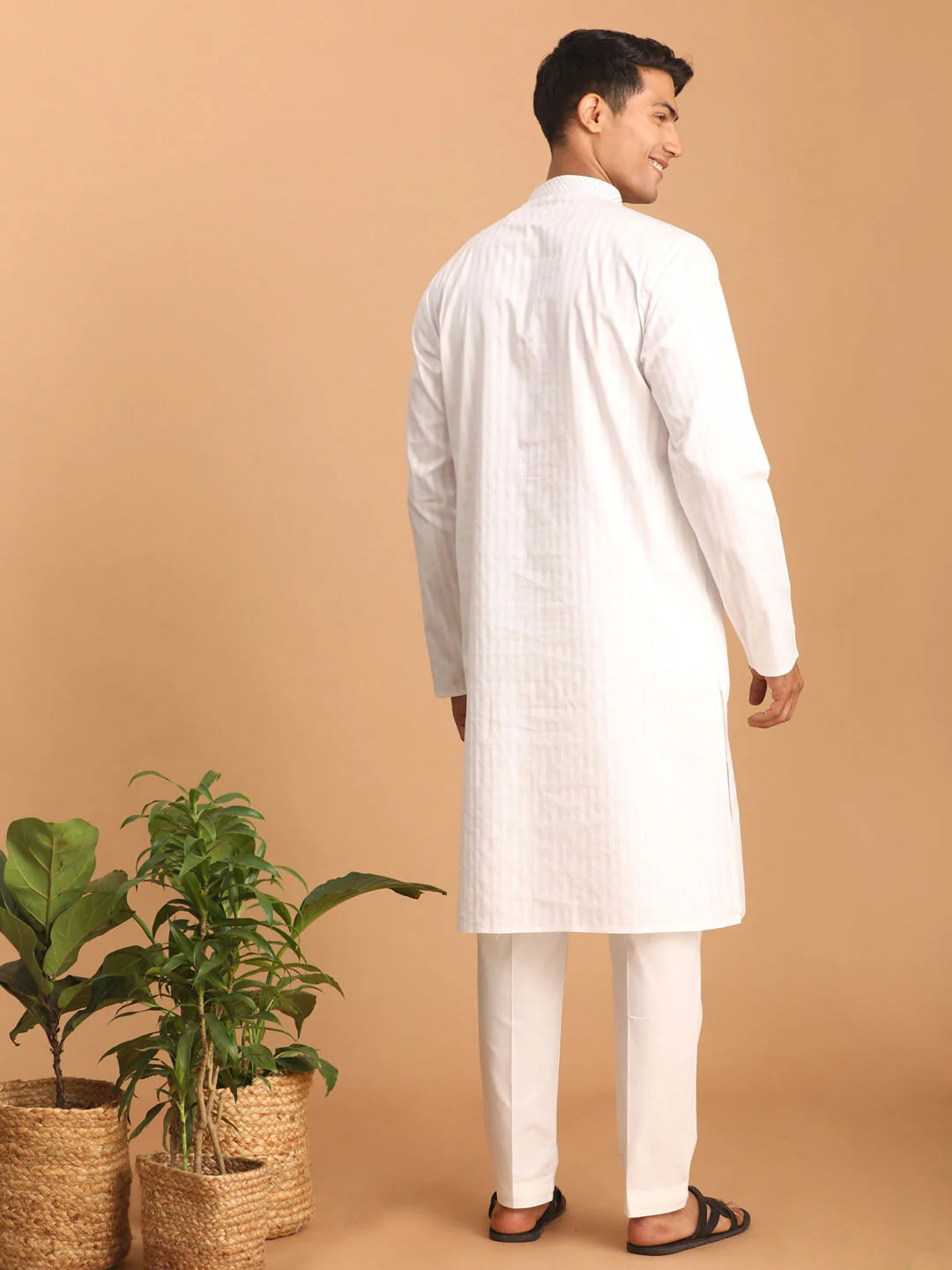 Men's White Cotton Blend Solid Kurta With White Pant Set - Image 3
