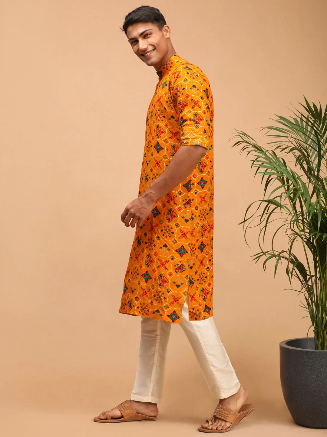 Men's Yellow Printed Rayon Kurta With Pant Set - Image 2