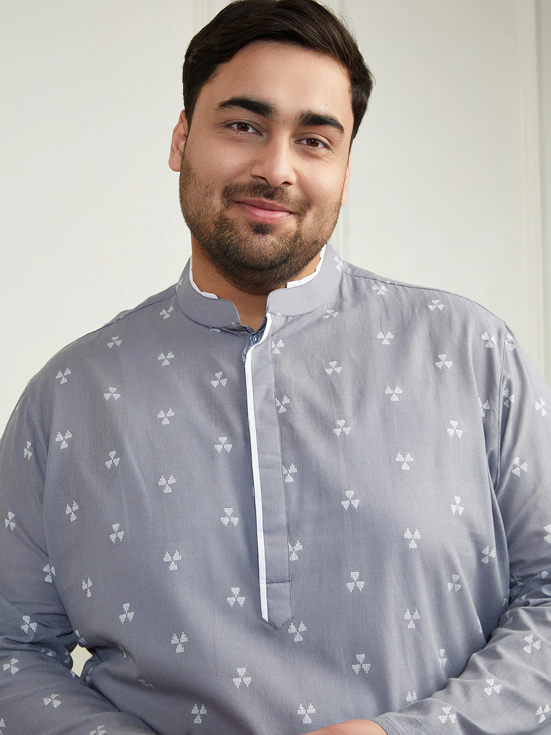 Plus Men's Grey And White Cotton Kurta Pyjama Set - Image 2