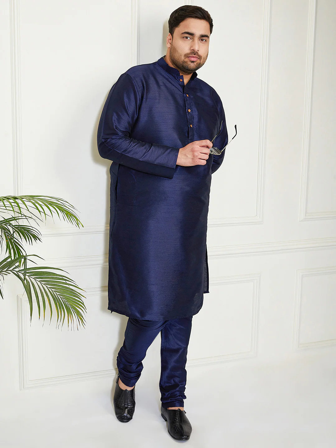 Plus Men's Navy Blue Silk Blend Kurta - Image 3