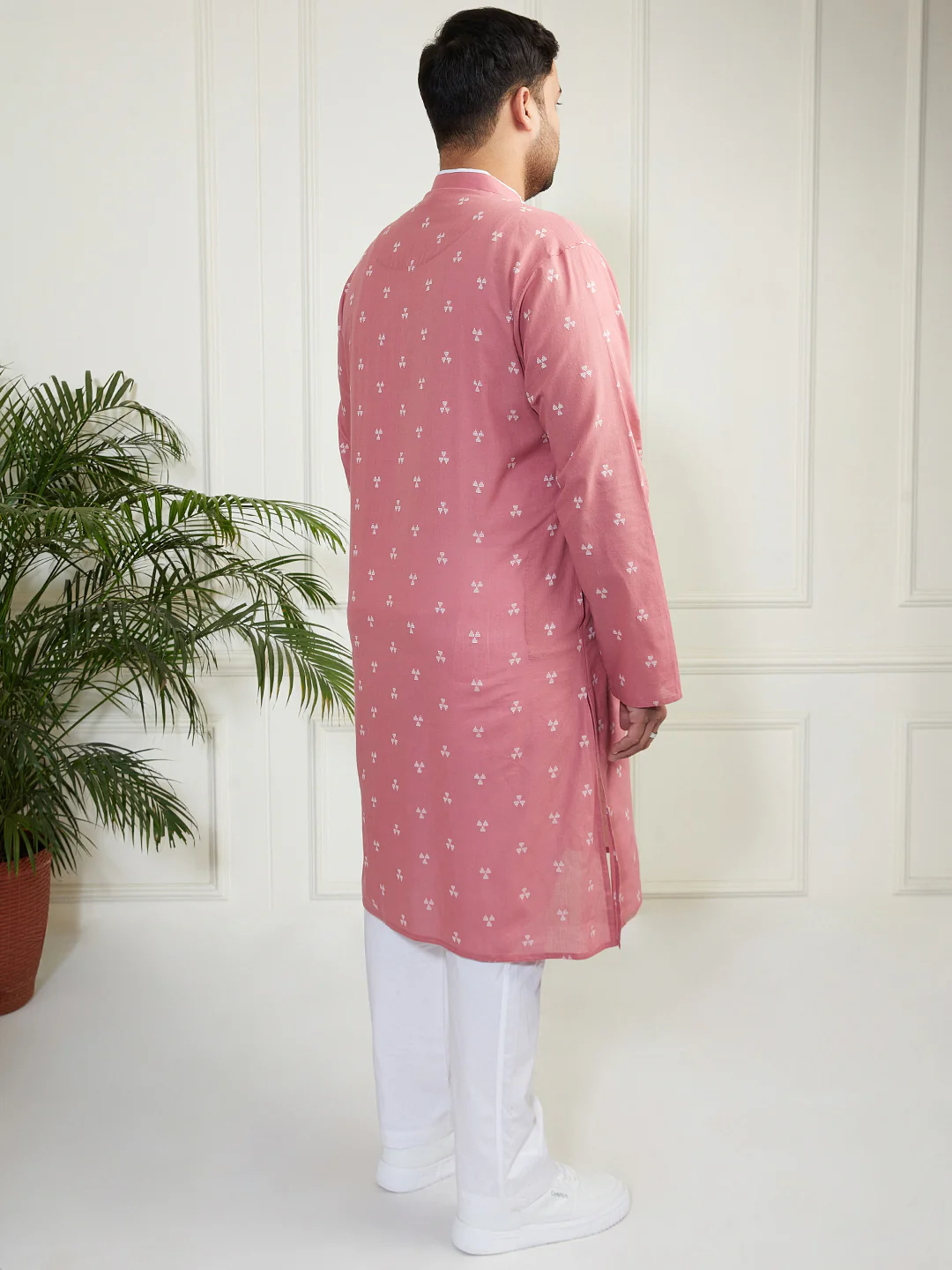 Plus Men's Pink And White Cotton Kurta Pyjama Set - Image 4