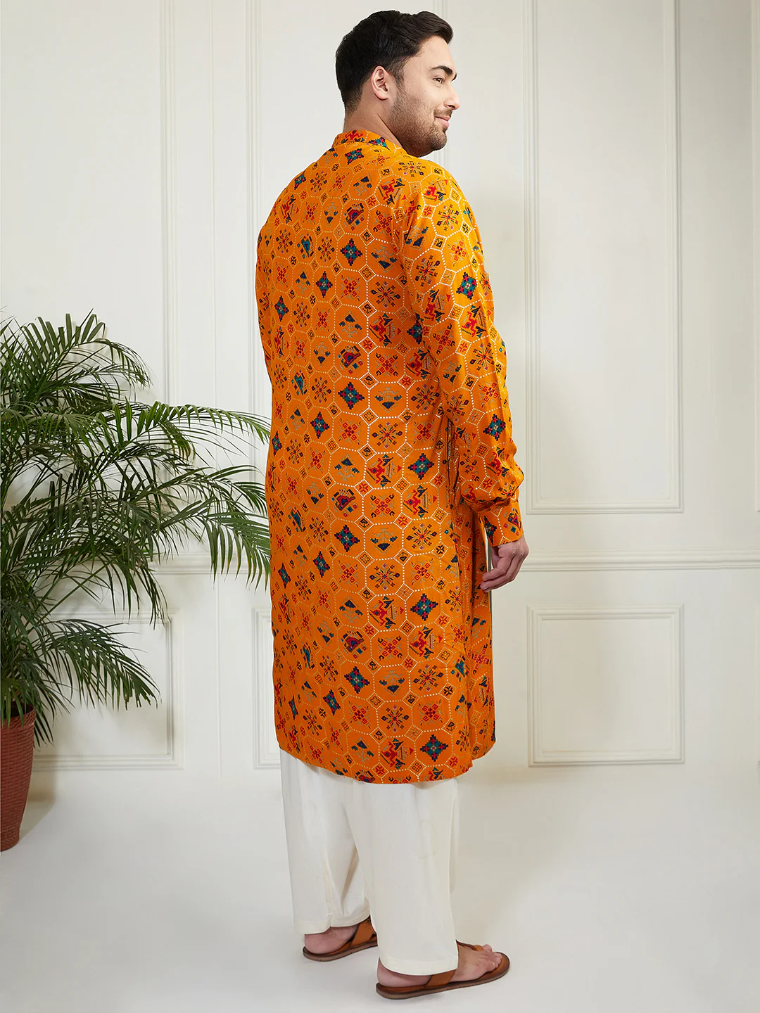 Plus Men's Yellow And Cream Cotton Blend Kurta And Patiala Set - Image 4