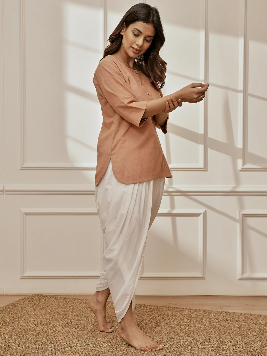 Women's Rose Pink Cotton Linen Kurta With White Cambric Dhoti Pants Yoga Set - Image 4