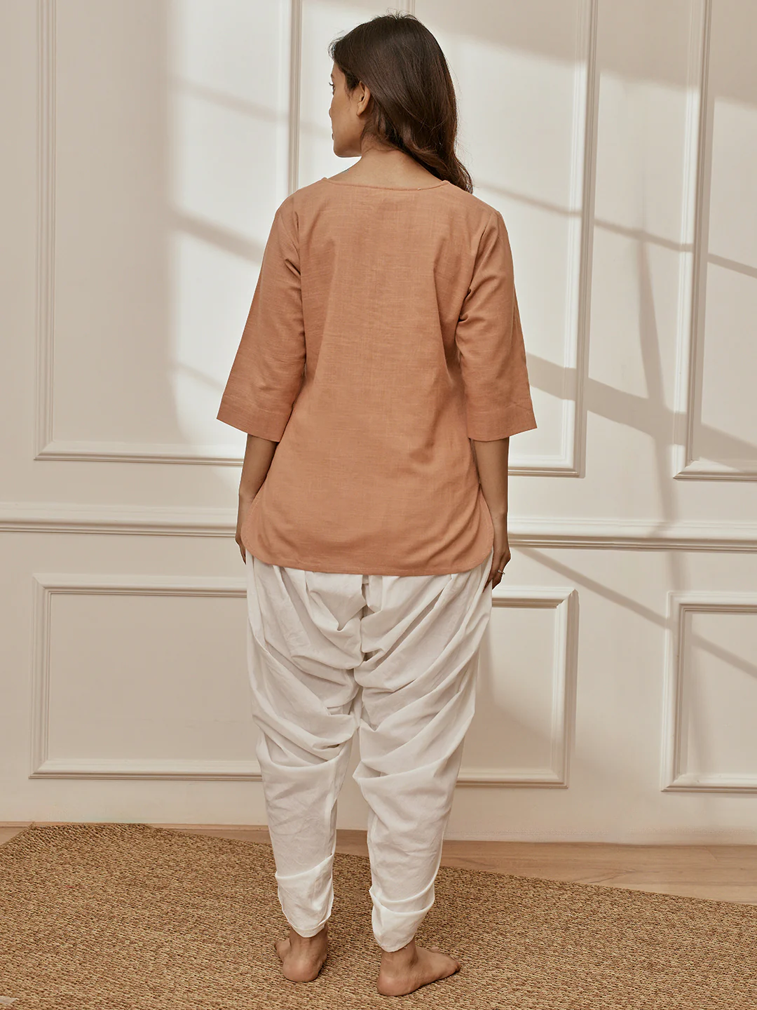 Women's Rose Pink Cotton Linen Kurta With White Cambric Dhoti Pants Yoga Set - Image 5